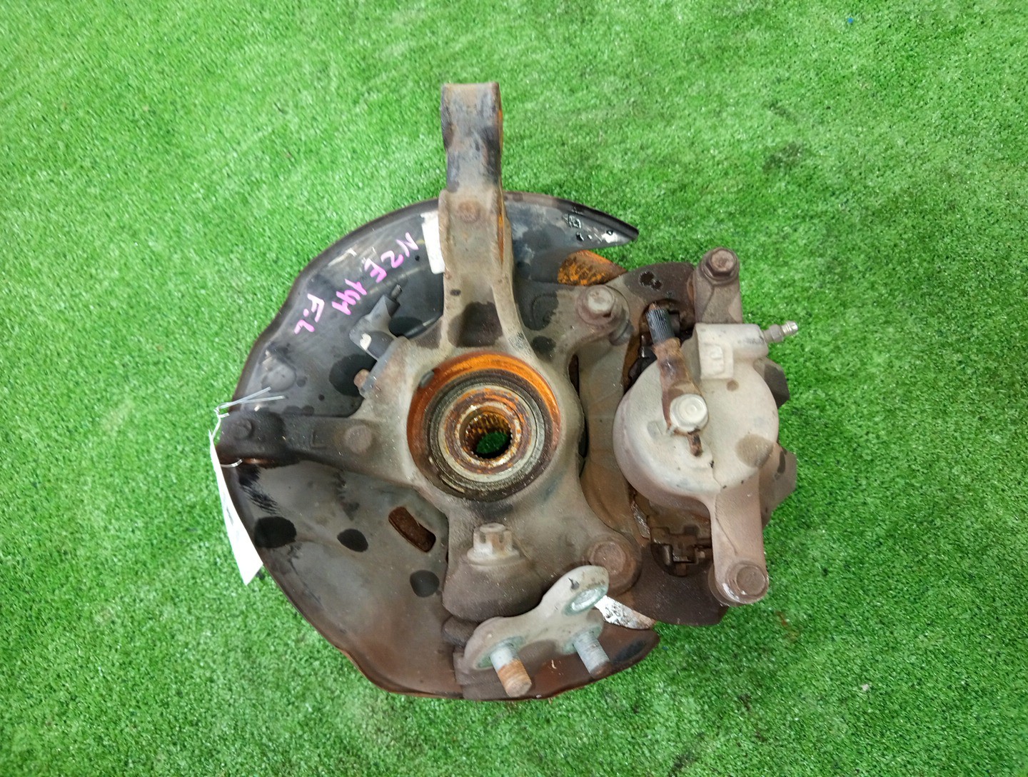 Ступица левая передняя TOYOTA AXIO, COROLLA FIELDER, COROLLA  AXIO, FIELDER NZE141, ZRE142, ZRE142G, NZE141G 1NZ-FE, 2ZR-FAE, 2ZR-FE 2 ракурс
