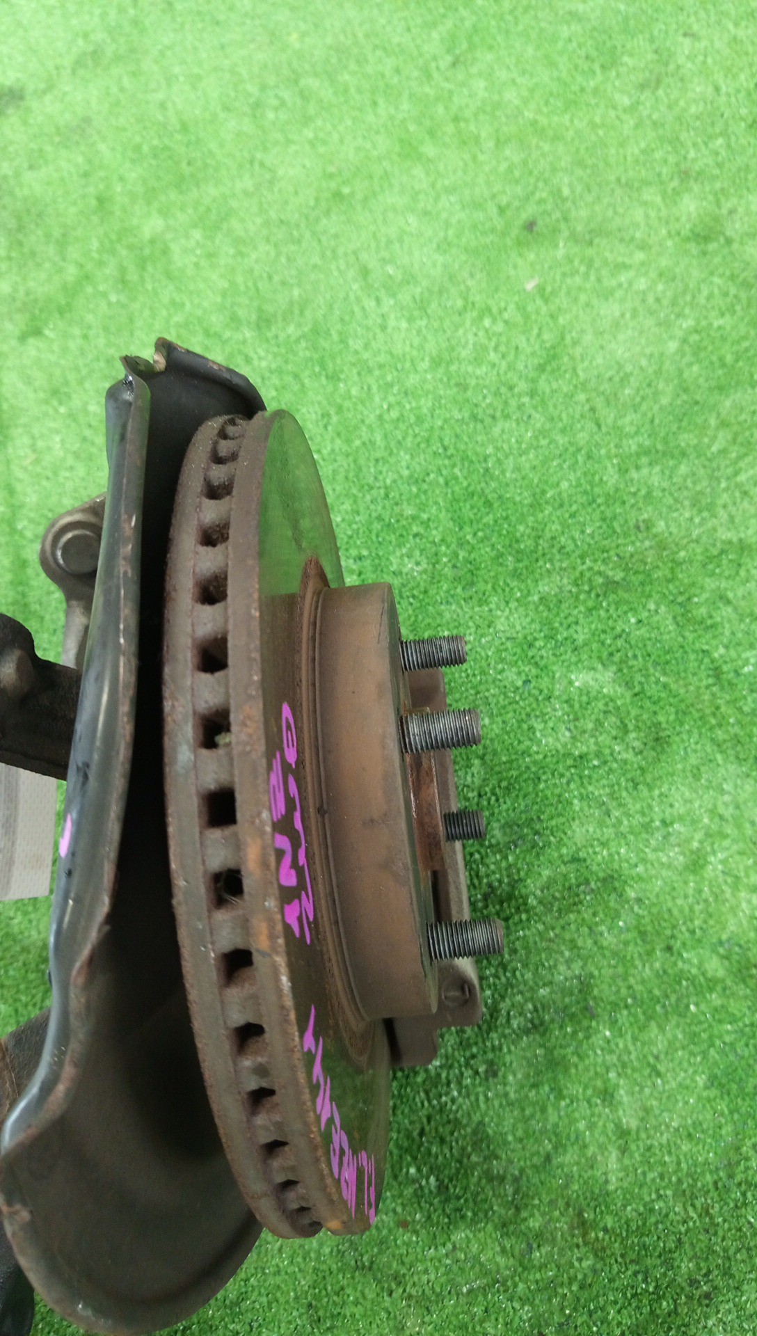 Ступица левая передняя TOYOTA AXIO, COROLLA FIELDER, COROLLA  AXIO, FIELDER NZE141, ZRE142, ZRE142G, NZE141G 1NZ-FE, 2ZR-FAE, 2ZR-FE 2 ракурс