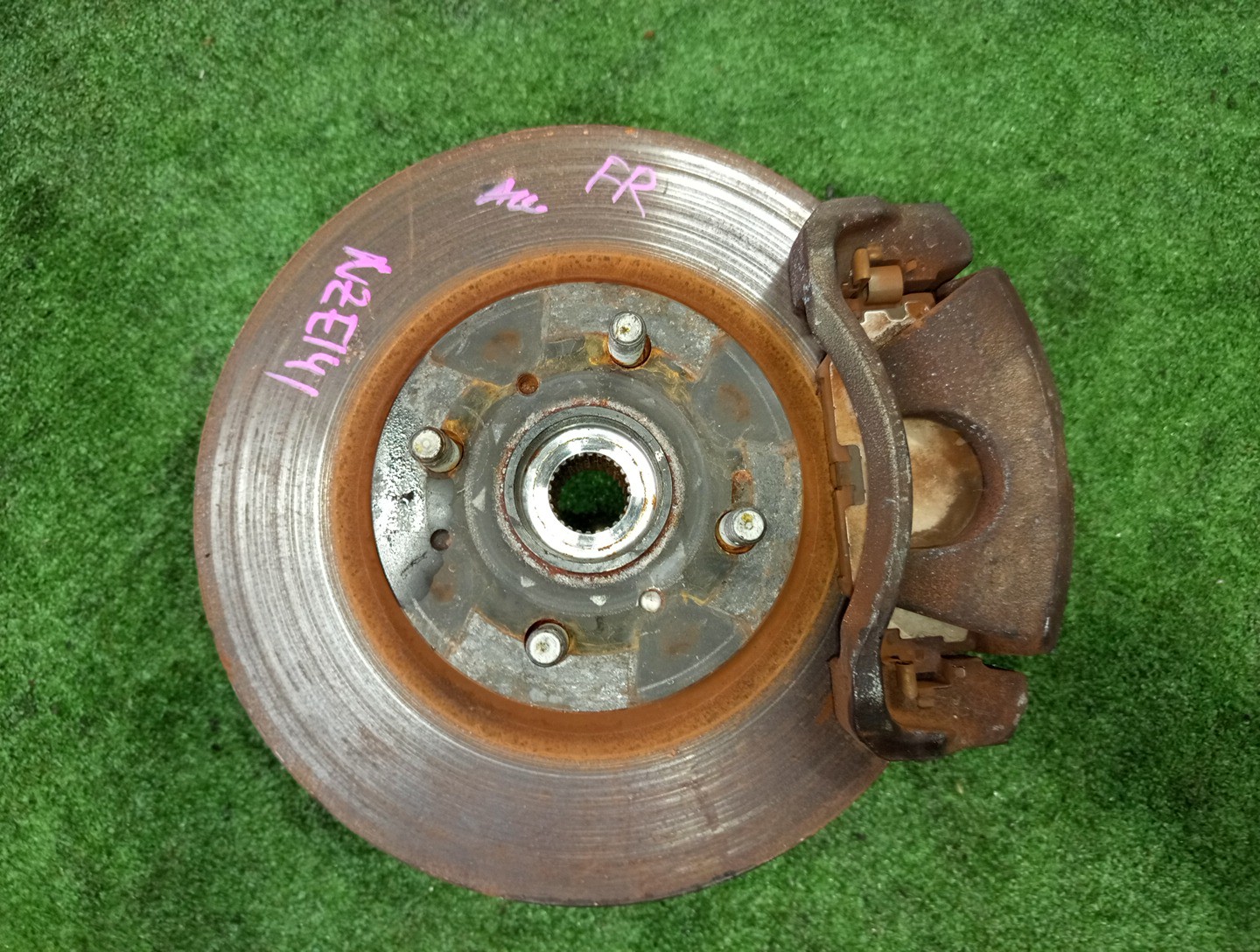 Ступица правая передняя TOYOTA AXIO, COROLLA FIELDER, COROLLA  AXIO, FIELDER NZE141, ZRE142, ZRE142G, NZE141G 1NZ-FE, 2ZR-FAE, 2ZR-FE 1 ракурс