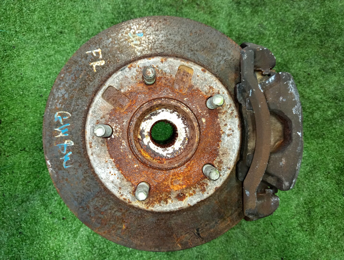 Ступица правая передняя MAZDA CAPELLA GF8P, GWEW, GW8W, GWER, GFEP, GW5R, GFER FP-DE, FS-ZE, FS-DE, KL-ZE 1 ракурс