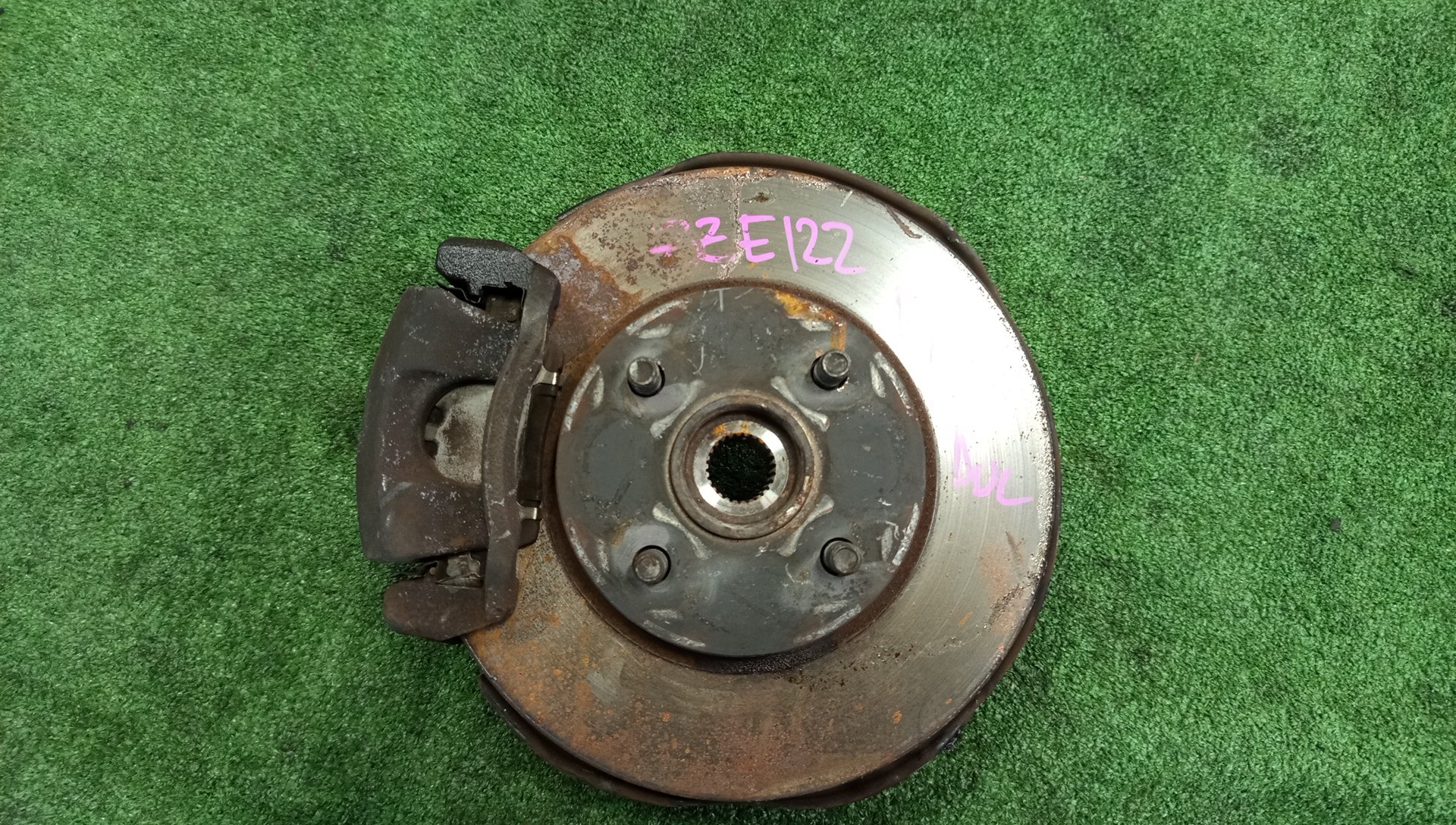 Ступица левая передняя TOYOTA COROLLA, COROLLA SPACIO, COROLLA FIELDER, ALLEX, COROLLA RUNX ZZE122, NZE121N, ZZE122N, ZZE122G 1ZZ-FE, 1NZ-FE 1 ракурс