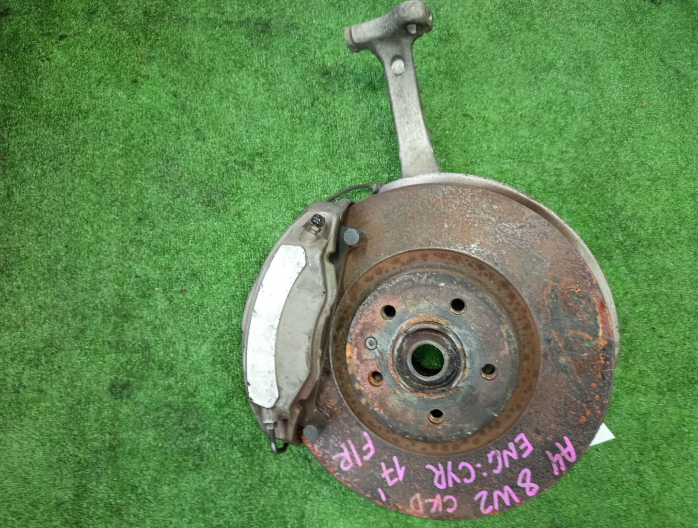 Ступица правая передняя AUDI A4 8W2 8W0407560 1 ракурс