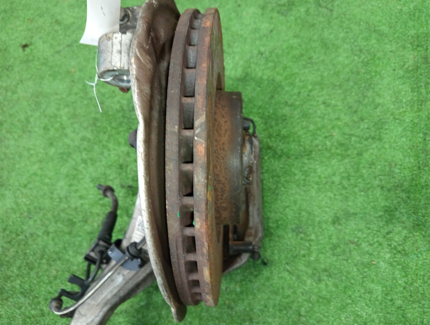 Ступица правая передняя AUDI A4 8W2 8W0407560 3 ракурс