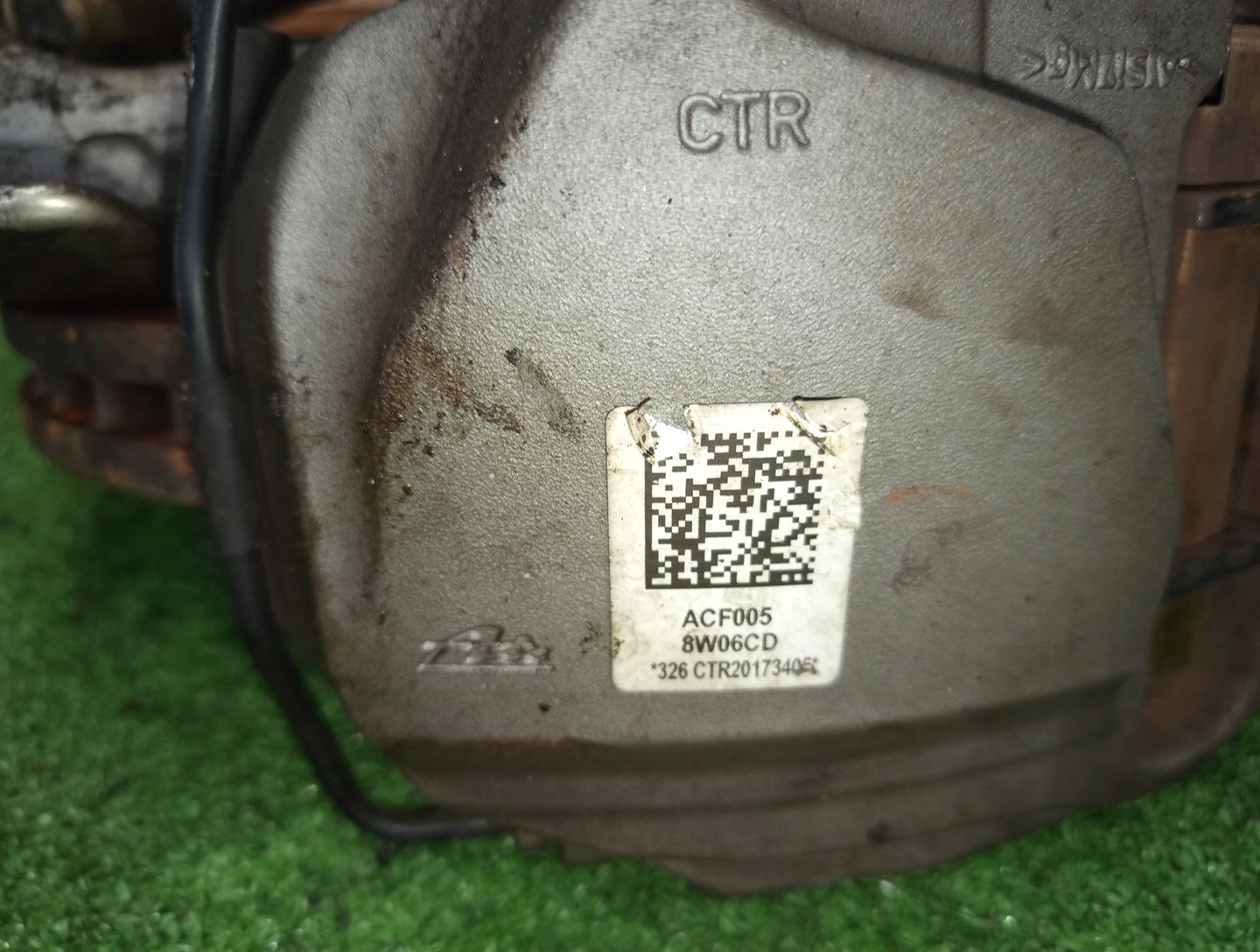 Ступица правая передняя AUDI A4 8W2 8W0407560 5 ракурс