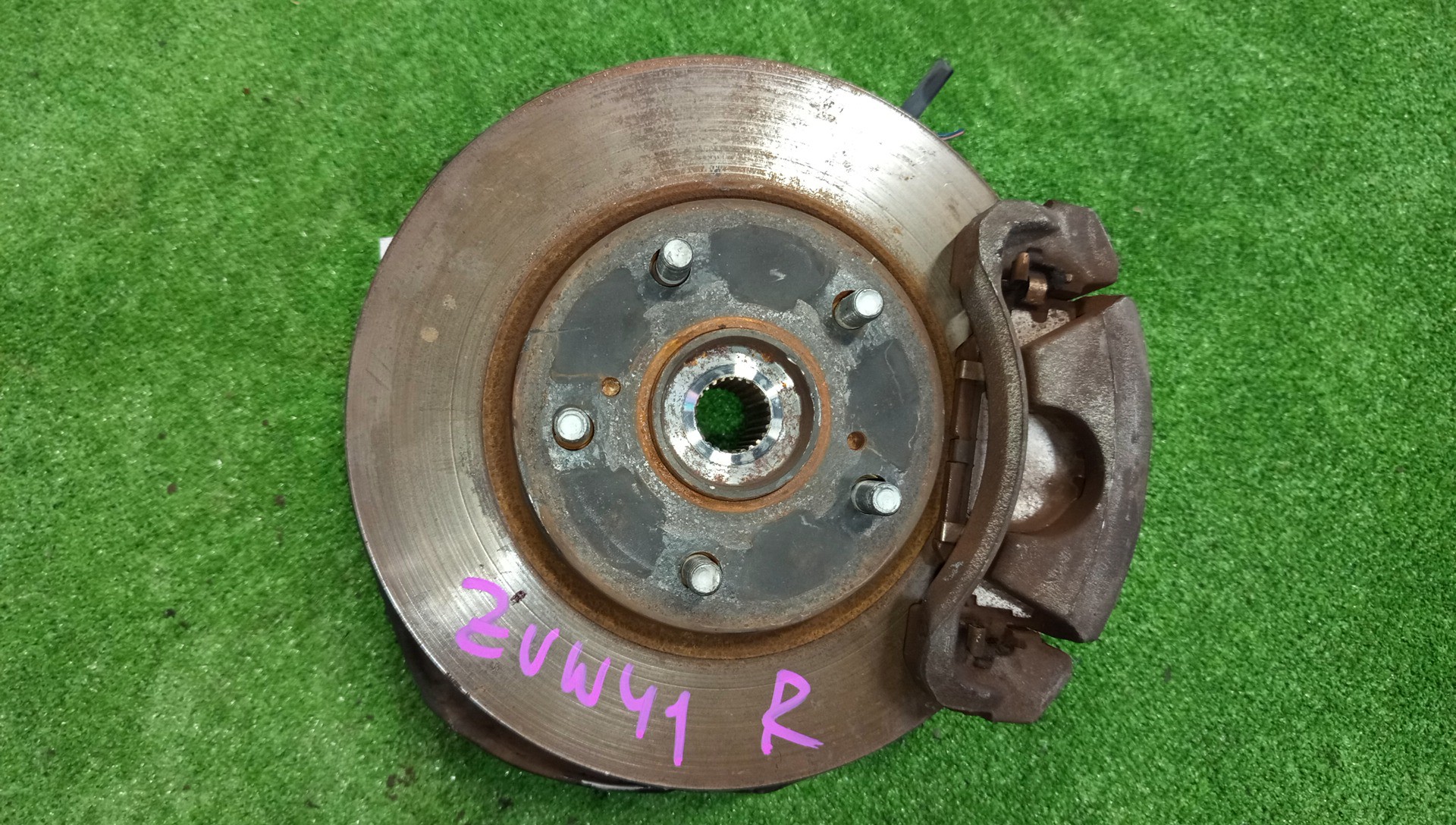 Ступица правая передняя TOYOTA PRIUS ALPHA ZVW41W, ZVW40W 2ZR-FXE 1 ракурс