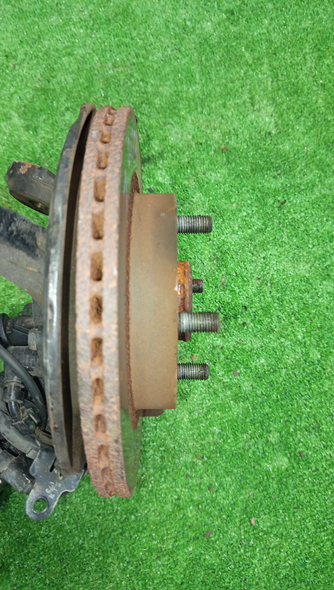 Ступица левая передняя TOYOTA PASSO, BOON KGC15, KGC10, QNC10, M301S, M310S, M300S 1KR-FE, K3-VE 2 ракурс