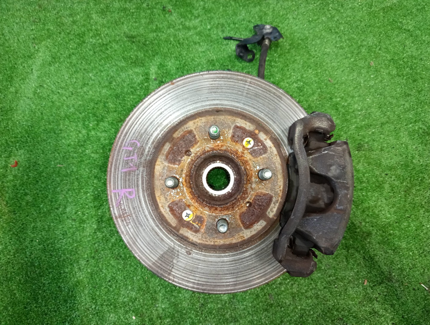 Ступица правая передняя HONDA AIRWAVE GJ1 L15A 1 ракурс