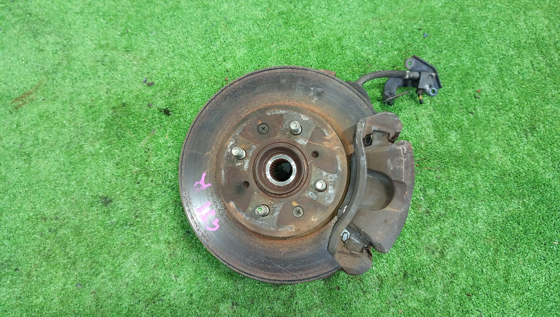 Ступица правая передняя HONDA AIRWAVE GJ1 L15A 1 ракурс
