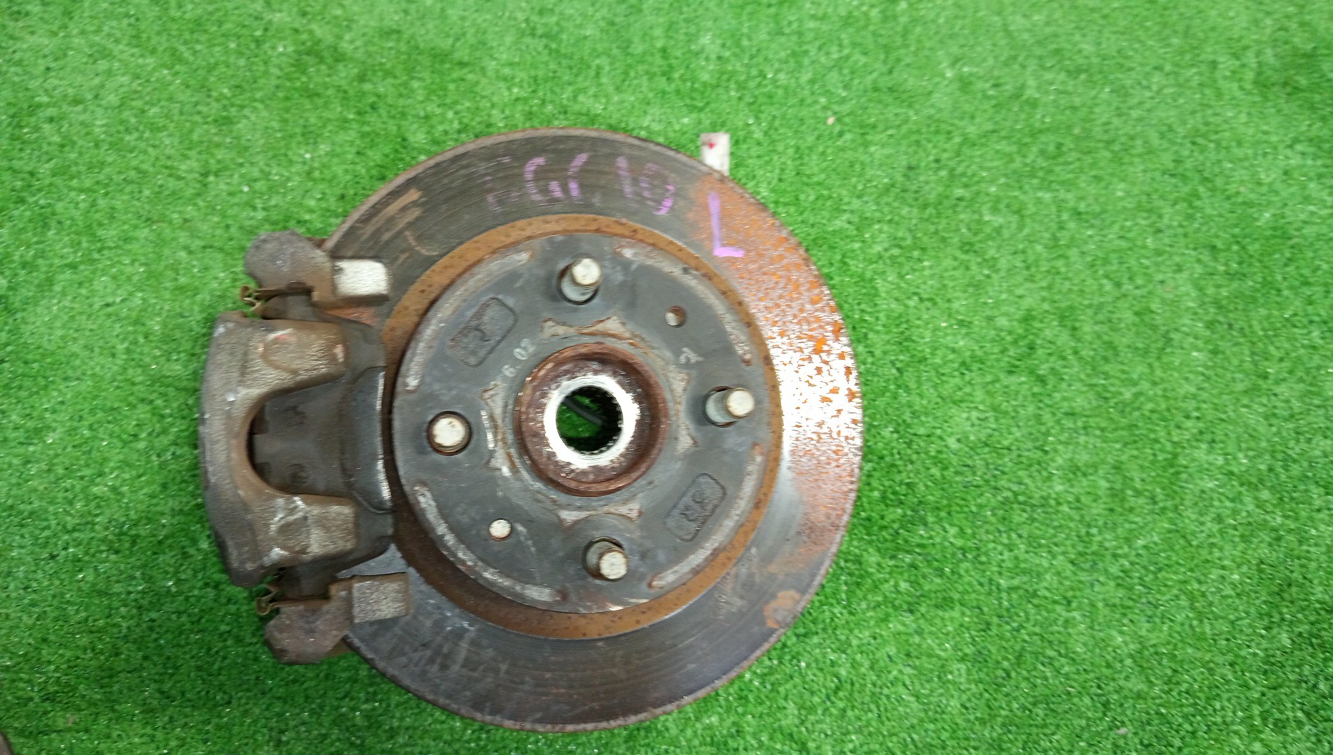 Ступица левая передняя  TOYOTA PASSO, BOON KGC15, KGC10, QNC10, M301S, M310S, M300S 1KR-FE, K3-VE 1 ракурс