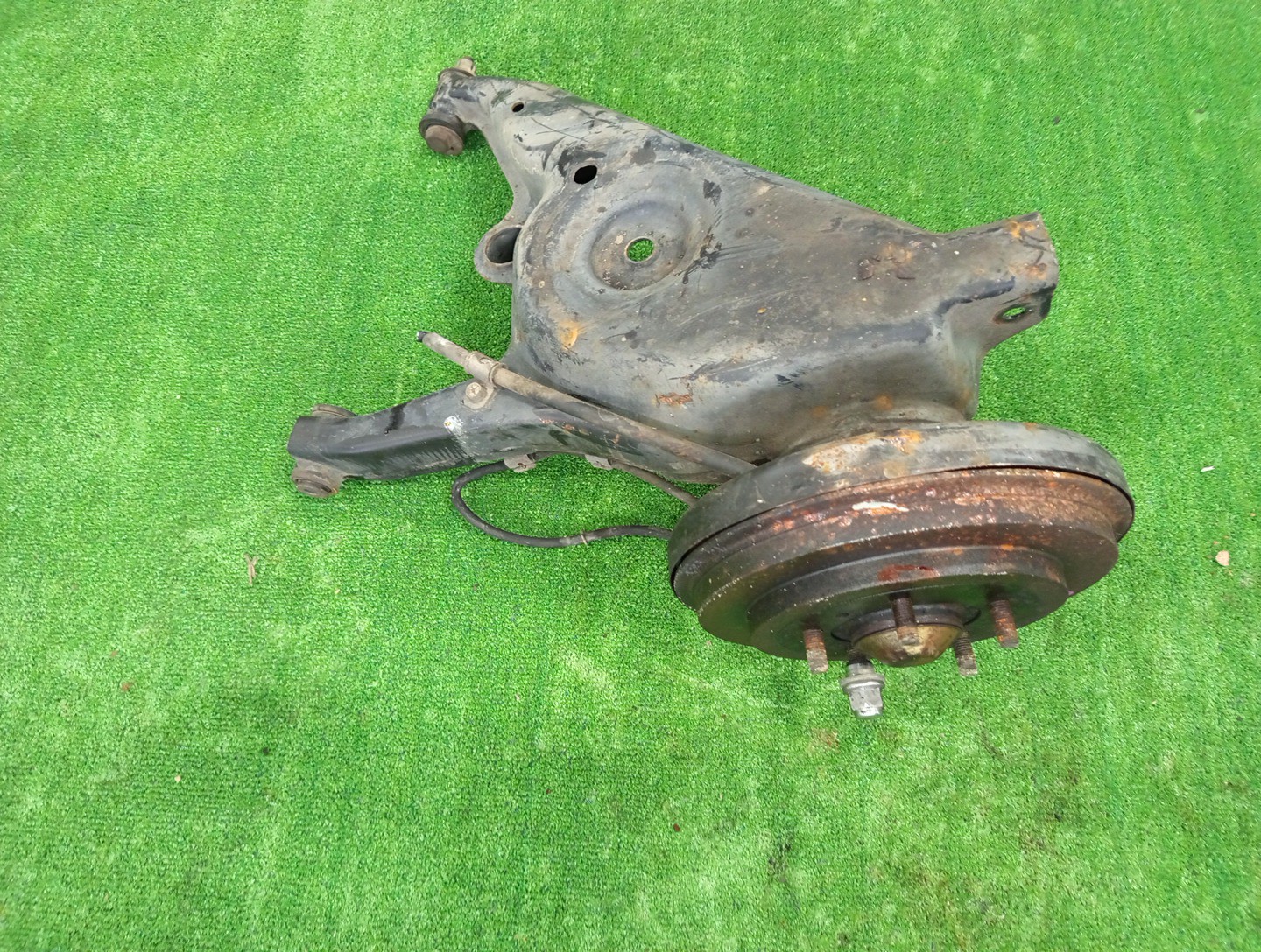 Ступица правая задняя MITSUBISHI CHARIOT GRANDIS N84W 4G64 1 ракурс