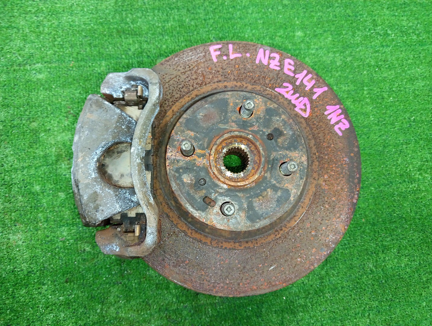 Ступица левая передняя TOYOTA AXIO, COROLLA FIELDER, COROLLA  AXIO, FIELDER NZE141, ZRE142, ZRE142G, NZE141G 1NZ-FE, 2ZR-FAE, 2ZR-FE 1 ракурс