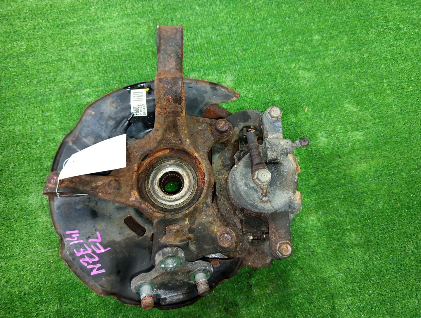 Ступица левая передняя TOYOTA AXIO, COROLLA FIELDER, COROLLA  AXIO, FIELDER NZE141, ZRE142, ZRE142G, NZE141G 1NZ-FE, 2ZR-FAE, 2ZR-FE 2 ракурс