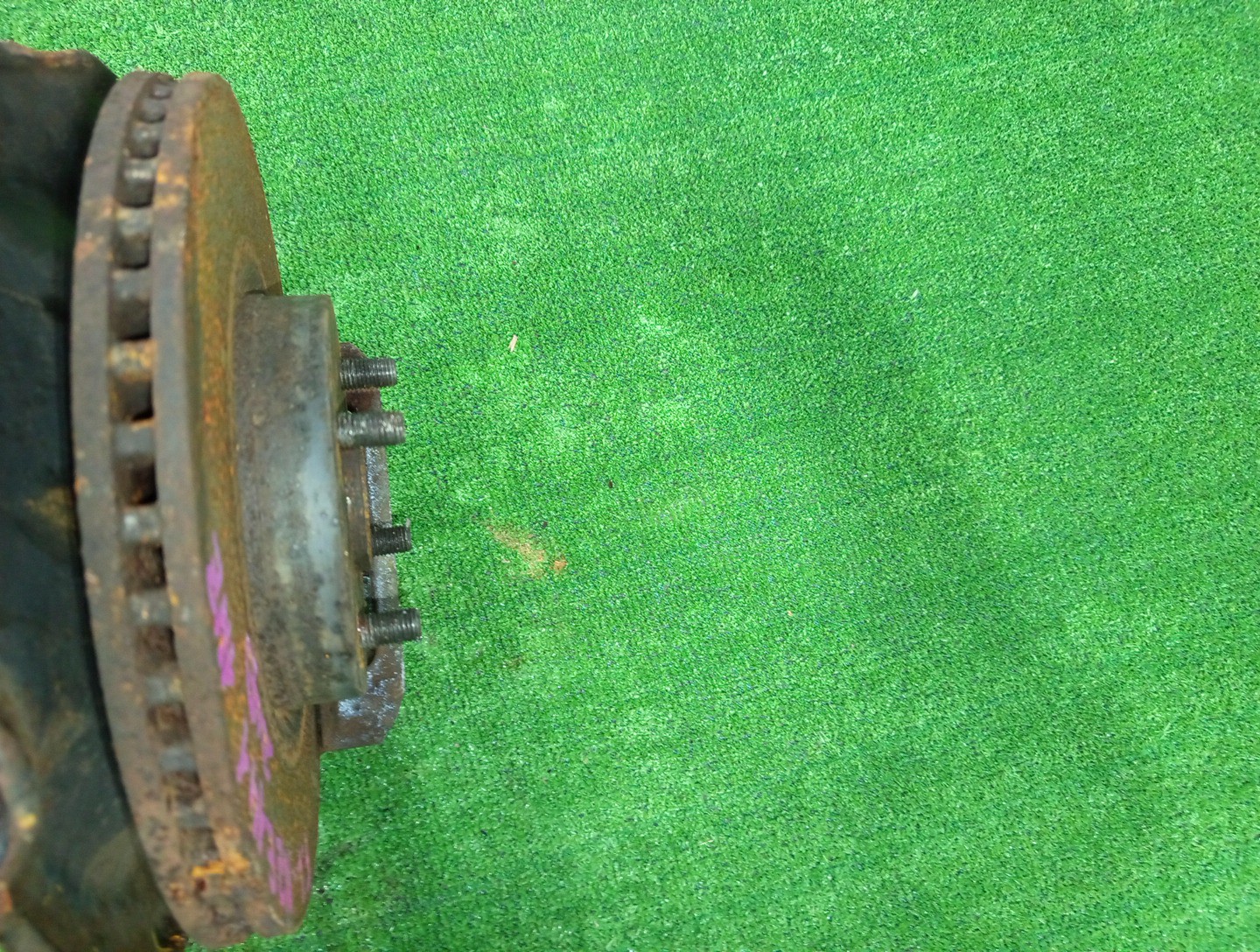 Ступица левая передняя TOYOTA AXIO, COROLLA FIELDER, COROLLA  AXIO, FIELDER NZE141, ZRE142, ZRE142G, NZE141G 1NZ-FE, 2ZR-FAE, 2ZR-FE 3 ракурс