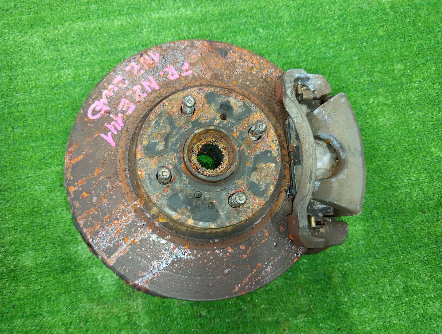 Ступица правая передняя TOYOTA AXIO, COROLLA FIELDER, COROLLA  AXIO, FIELDER NZE141, ZRE142, ZRE142G, NZE141G 1NZ-FE, 2ZR-FAE, 2ZR-FE 1 ракурс