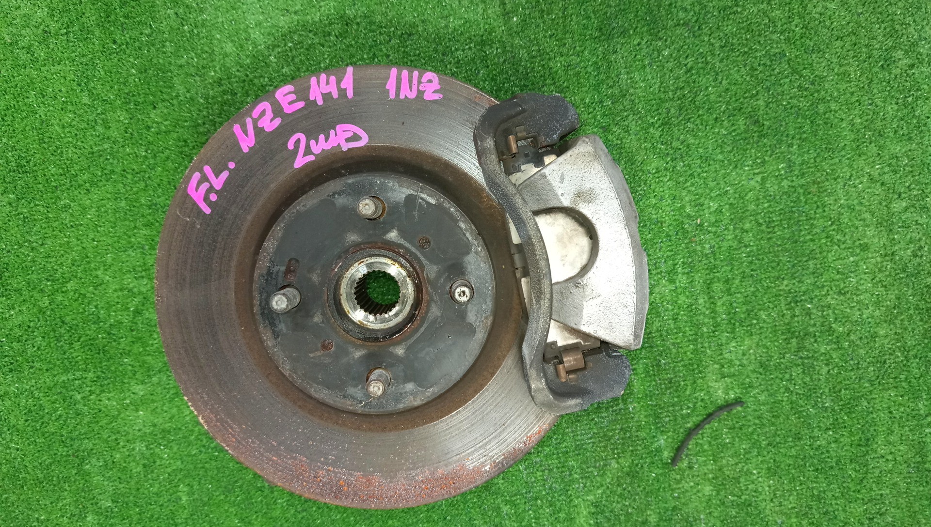 Ступица левая передняя TOYOTA AXIO, COROLLA FIELDER, COROLLA  AXIO, FIELDER NZE141, ZRE142, ZRE142G, NZE141G 1NZ-FE, 2ZR-FAE, 2ZR-FE 1 ракурс