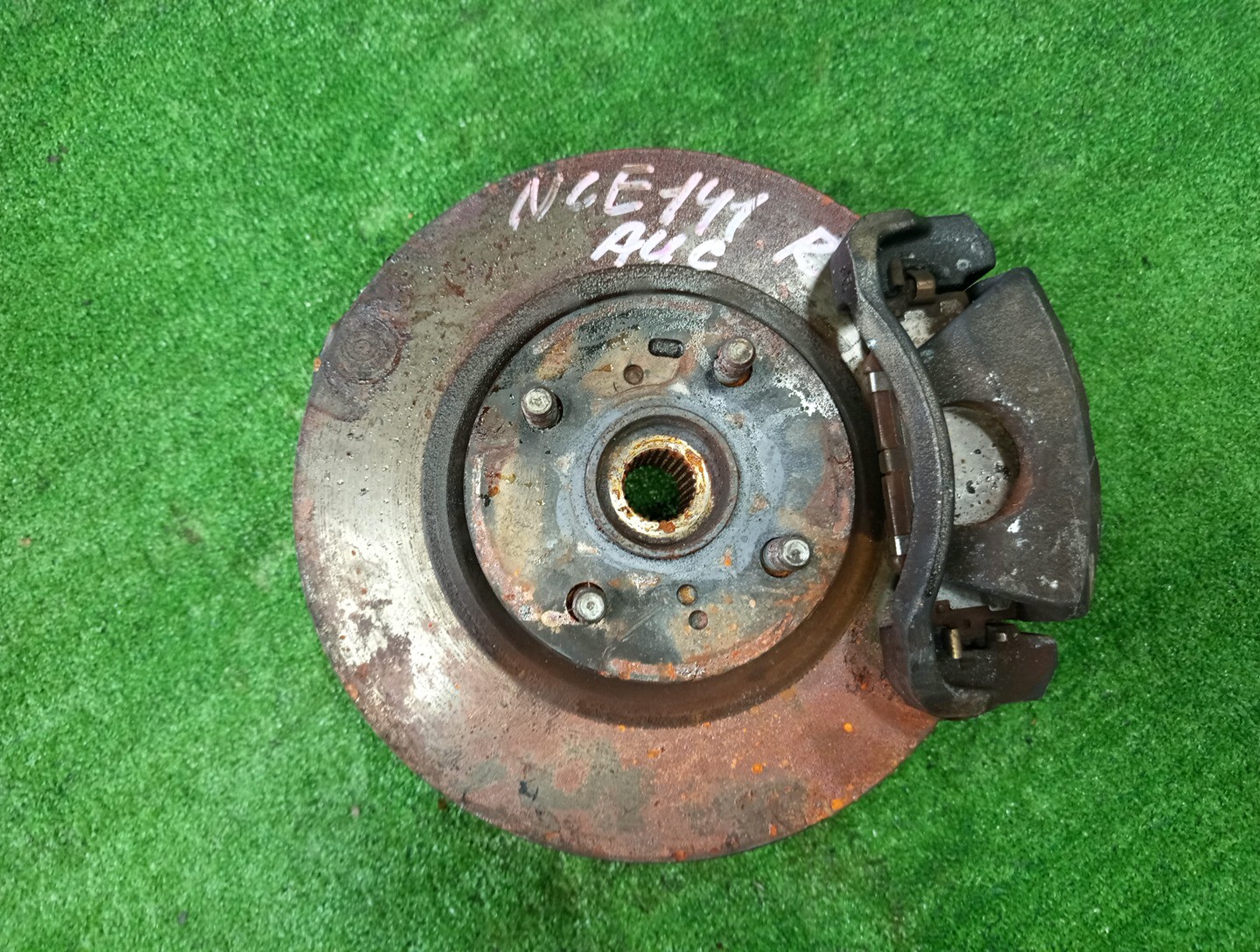 Ступица правая передняя TOYOTA AXIO, COROLLA FIELDER, COROLLA  AXIO, FIELDER NZE141, ZRE142, ZRE142G, NZE141G 1NZ-FE, 2ZR-FAE, 2ZR-FE 1 ракурс