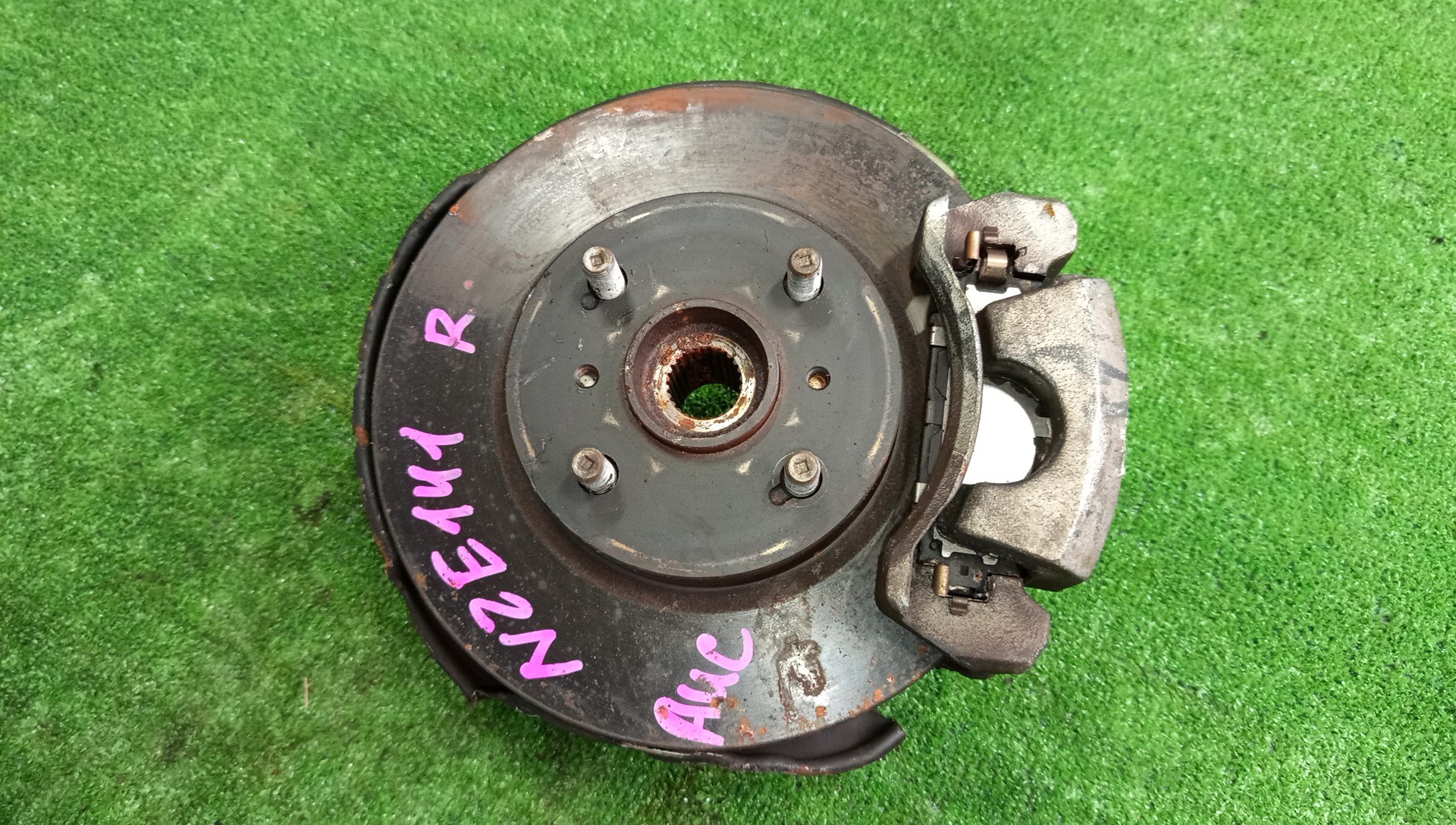 Ступица правая передняя TOYOTA AXIO, COROLLA FIELDER, COROLLA  AXIO, FIELDER NZE141, ZRE142, ZRE142G, NZE141G 1NZ-FE, 2ZR-FAE, 2ZR-FE 1 ракурс