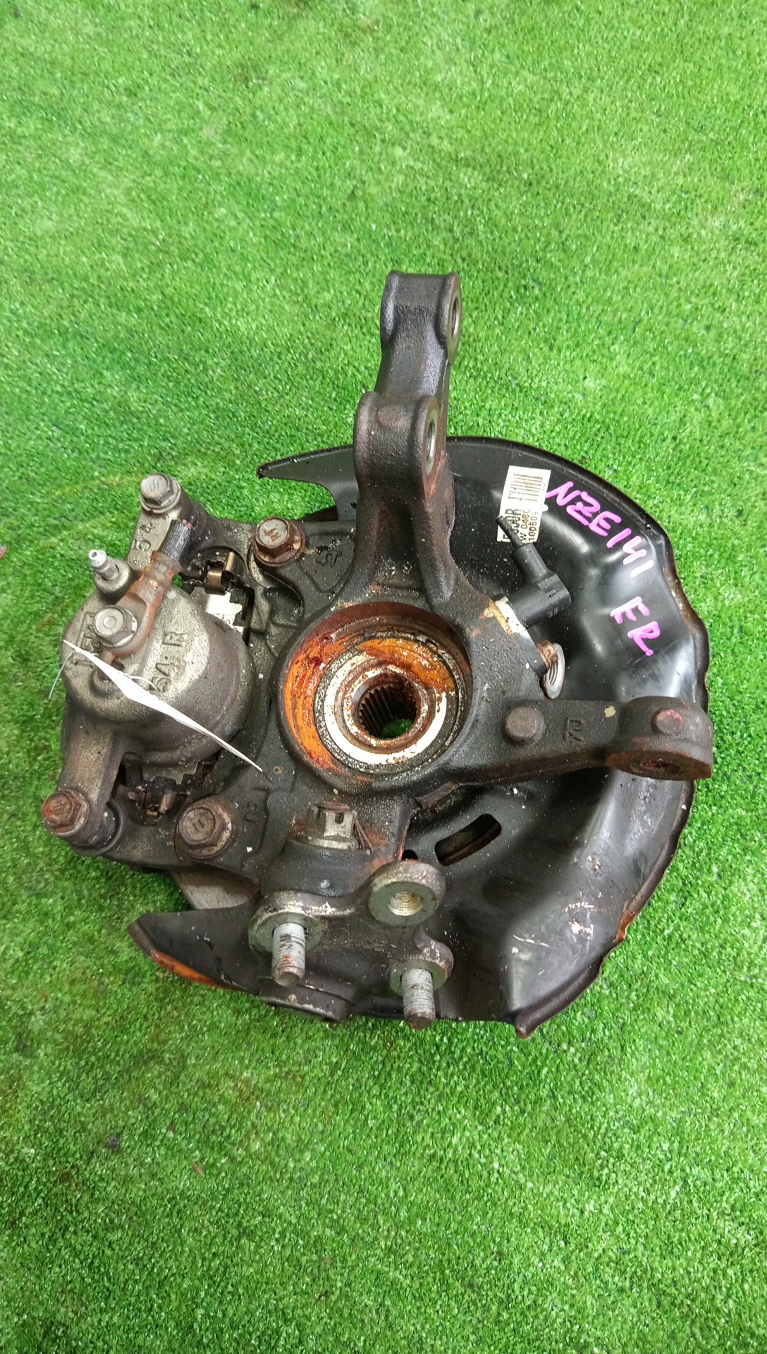 Ступица правая передняя TOYOTA AXIO, COROLLA FIELDER, COROLLA  AXIO, FIELDER NZE141, ZRE142, ZRE142G, NZE141G 1NZ-FE, 2ZR-FAE, 2ZR-FE 3 ракурс