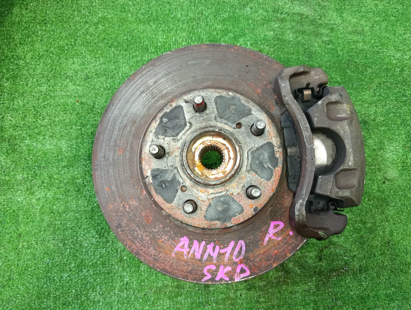 Ступица правая передняя TOYOTA ISIS ANM10G 1AZ-FSE 1 ракурс