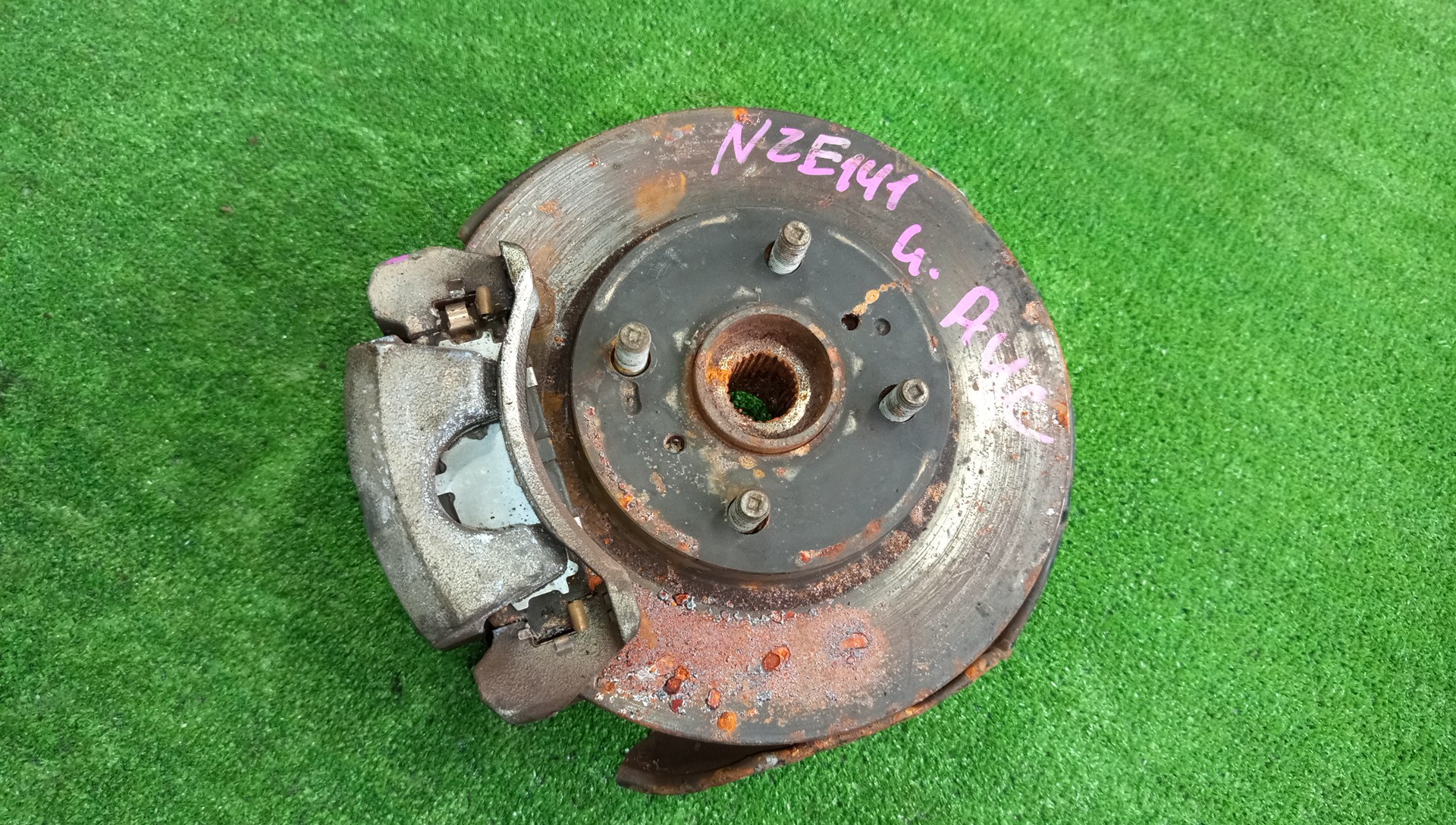 Ступица левая передняя TOYOTA AXIO, COROLLA FIELDER, COROLLA  AXIO, FIELDER NZE141, ZRE142, ZRE142G, NZE141G 1NZ-FE, 2ZR-FAE, 2ZR-FE 1 ракурс
