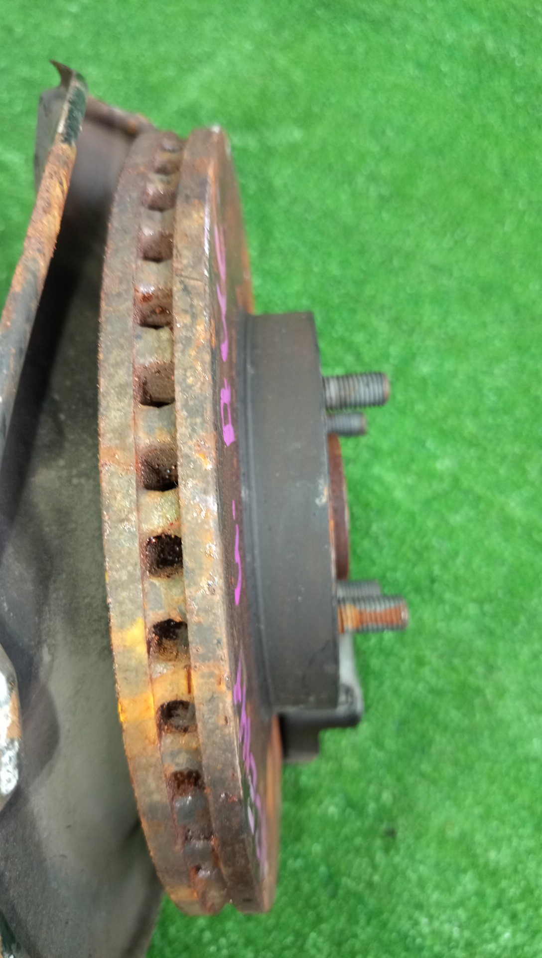Ступица левая передняя TOYOTA AXIO, COROLLA FIELDER, COROLLA  AXIO, FIELDER NZE141, ZRE142, ZRE142G, NZE141G 1NZ-FE, 2ZR-FAE, 2ZR-FE 2 ракурс