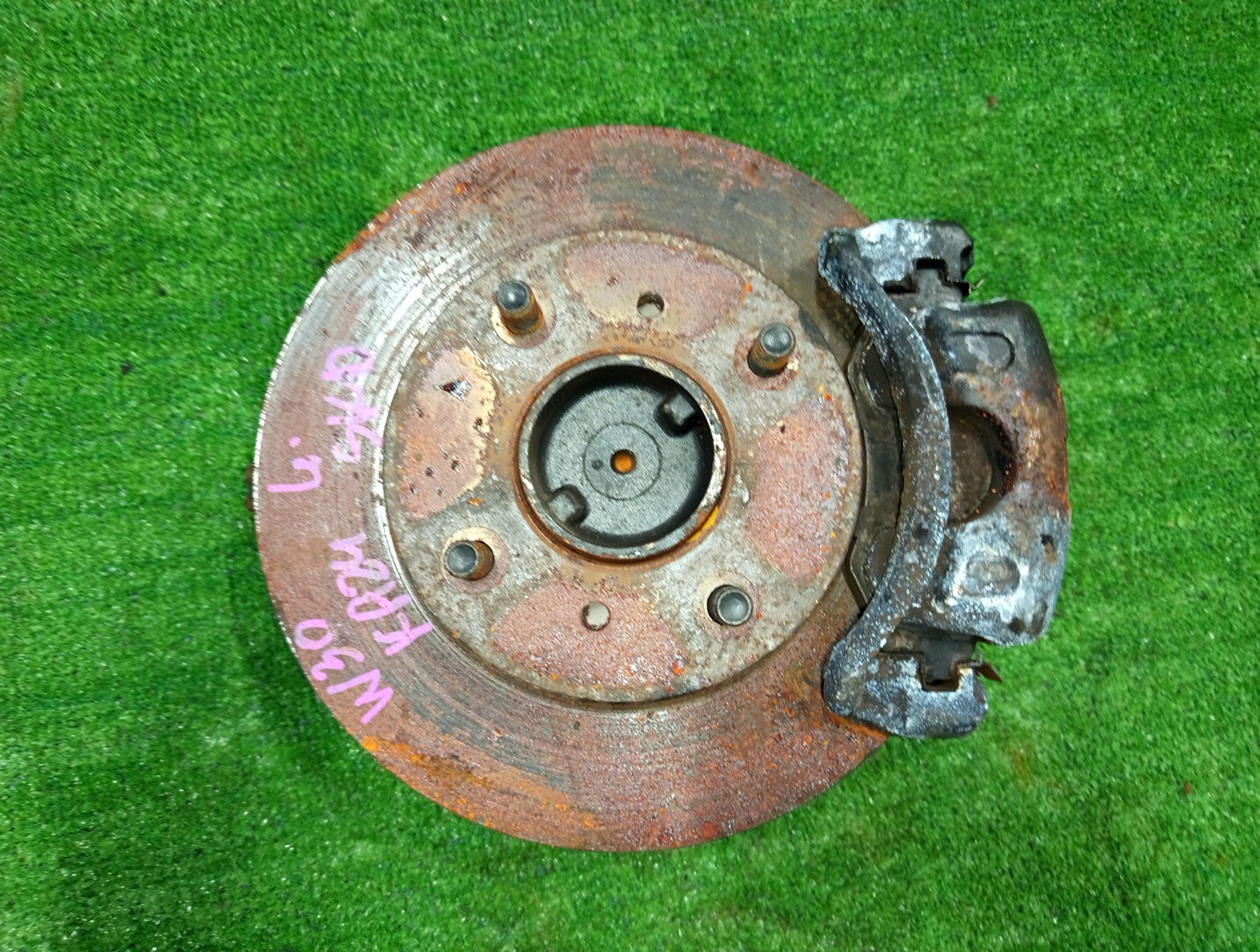 Ступица левая передняя NISSAN SERENA, LARGO C23, W30 SR20DE, CD20T, GA16DE, CD20ET, KA24DE 1 ракурс