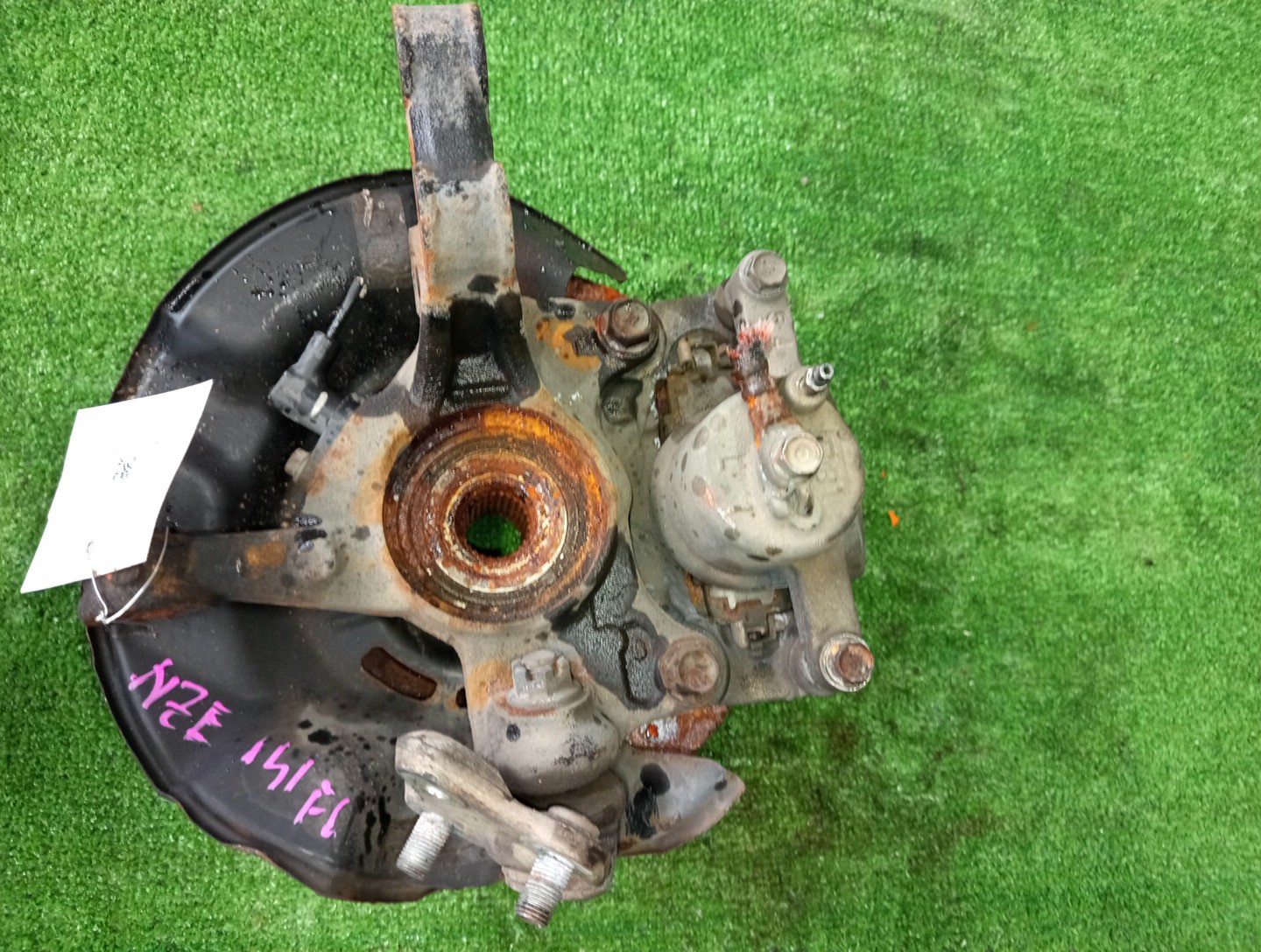 Ступица левая передняя TOYOTA AXIO, COROLLA FIELDER, COROLLA  AXIO, FIELDER NZE141, ZRE142, ZRE142G, NZE141G 1NZ-FE, 2ZR-FAE, 2ZR-FE 2 ракурс
