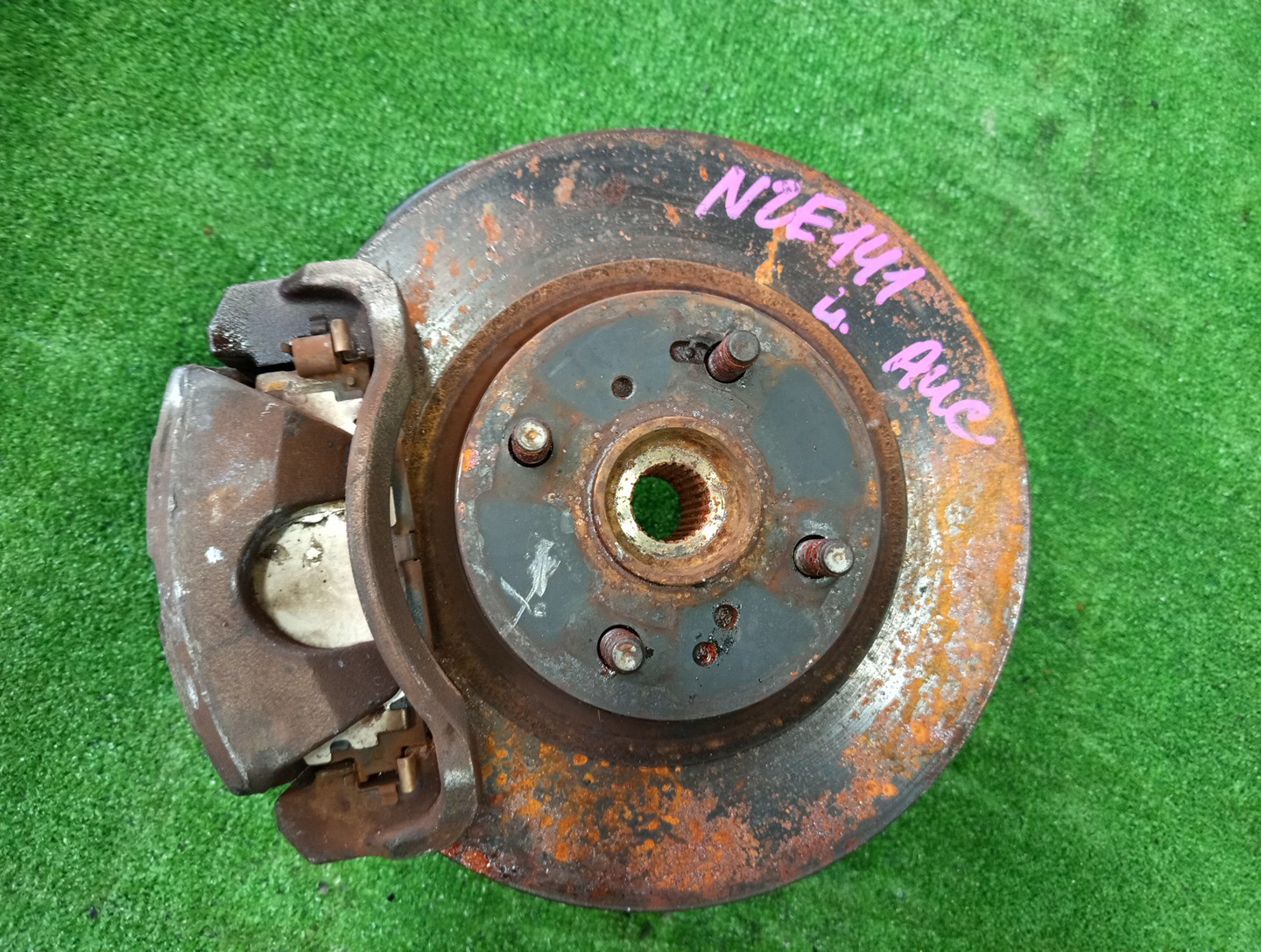Ступица левая передняя TOYOTA AXIO, COROLLA FIELDER, COROLLA  AXIO, FIELDER NZE141, ZRE142, ZRE142G, NZE141G 1NZ-FE, 2ZR-FAE, 2ZR-FE 1 ракурс