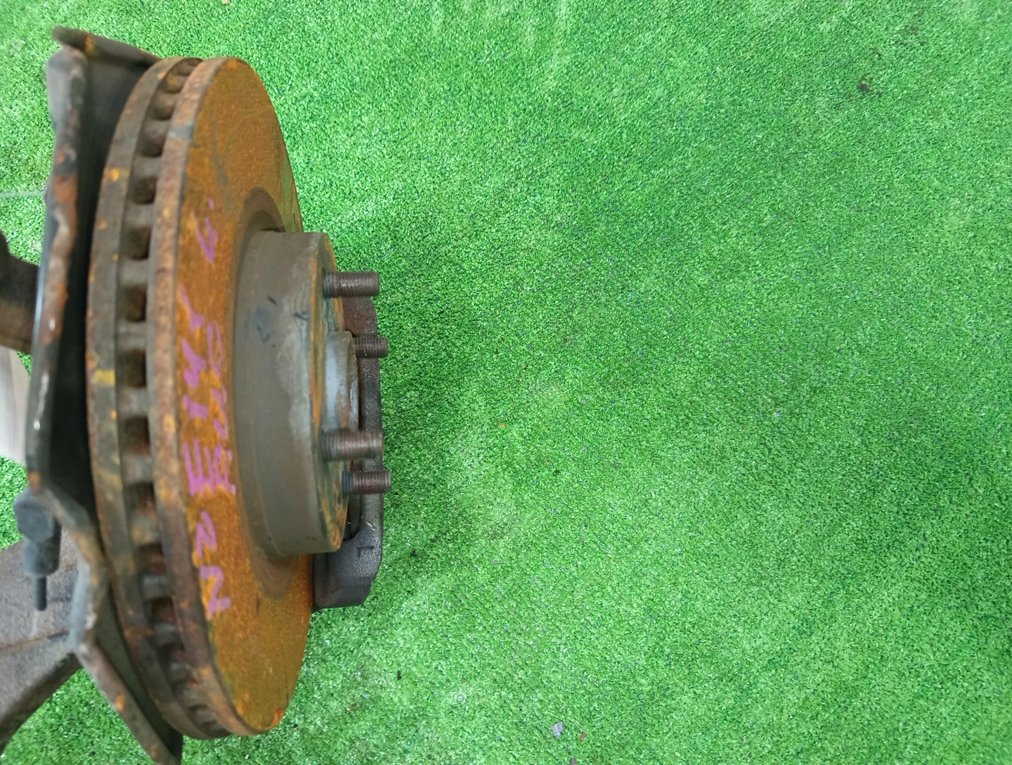 Ступица левая передняя TOYOTA AXIO, COROLLA FIELDER, COROLLA  AXIO, FIELDER NZE141, ZRE142, ZRE142G, NZE141G 1NZ-FE, 2ZR-FAE, 2ZR-FE 3 ракурс