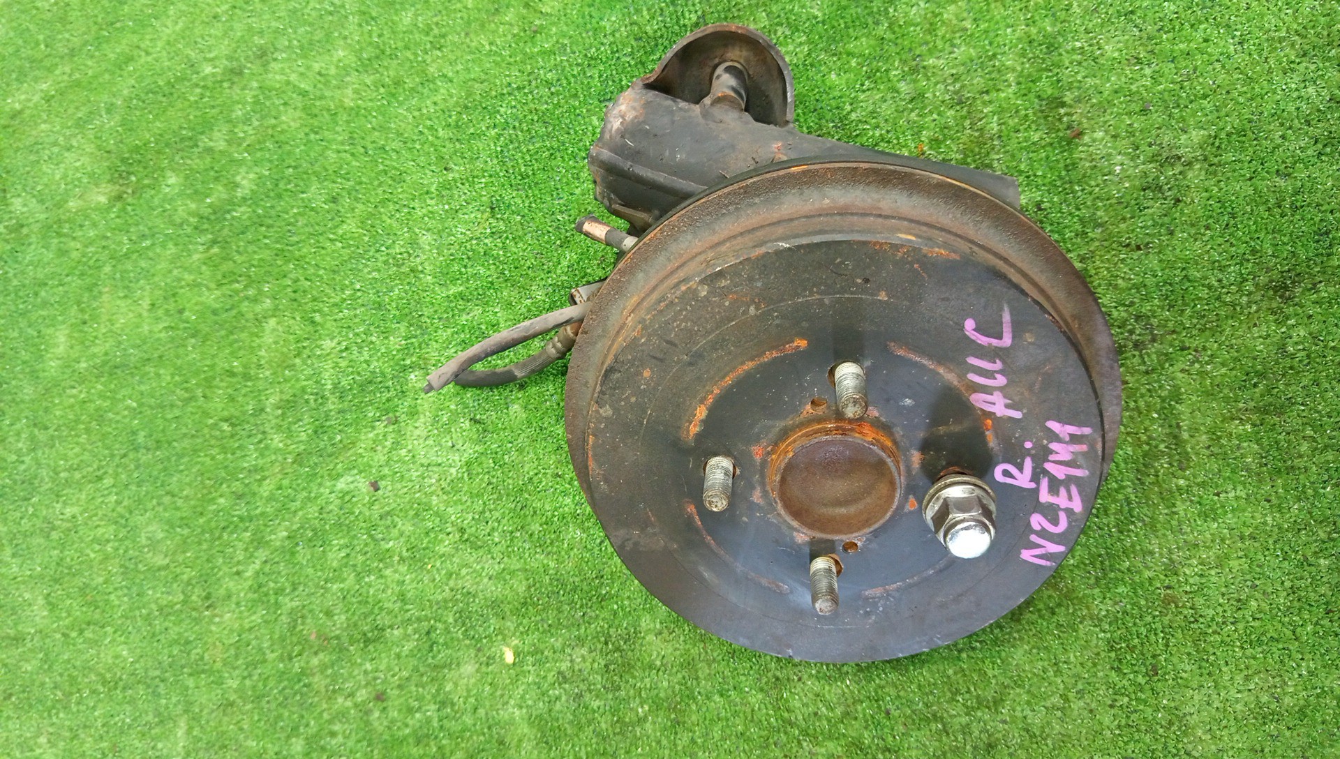 Ступица правая задняя TOYOTA AXIO, COROLLA FIELDER, COROLLA  AXIO, FIELDER NZE141, ZRE142, ZRE142G, NZE141G 1NZ-FE, 2ZR-FAE, 2ZR-FE 1 ракурс