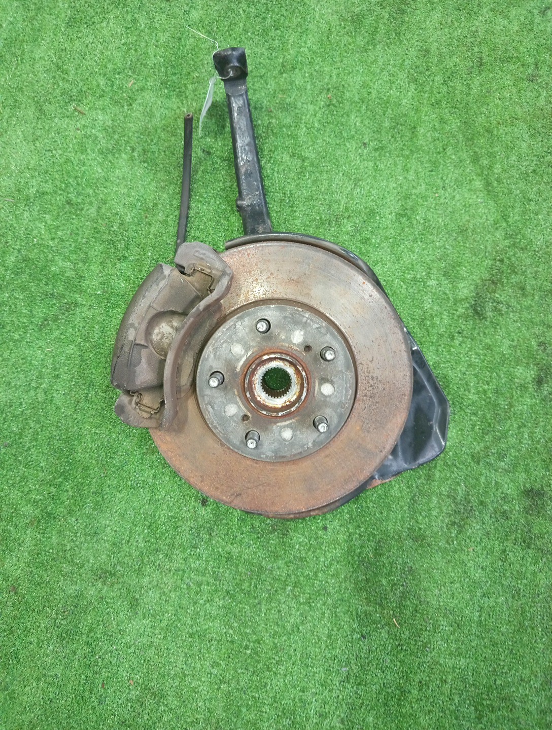 Ступица правая передняя TOYOTA BREVIS, CHASER, CRESTA, CROWN, MARK II BLIT, PROGRES, ALTEZZA, VEROSSA, MARK II JCG15, GX105, JZX105, JZS157, JZS173, JZS153, JZS179, JZX115W, GX115W, GXE15, JCE15, GX115, JZX115 1JZ-FSE, 1G-FE, 1JZ-GE, 2JZ-GE 1 ракурс