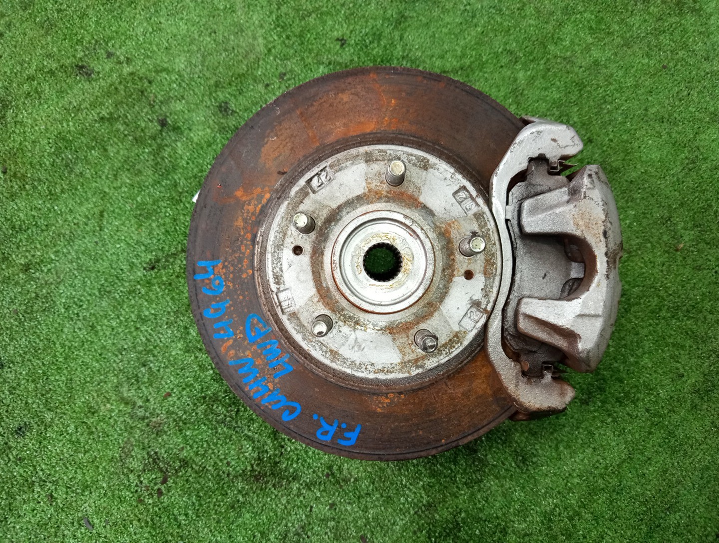 Ступица правая передняя MITSUBISHI AIRTREK CU2W, CU4W, CU5W 4G63, 4G64, 4G69 1 ракурс