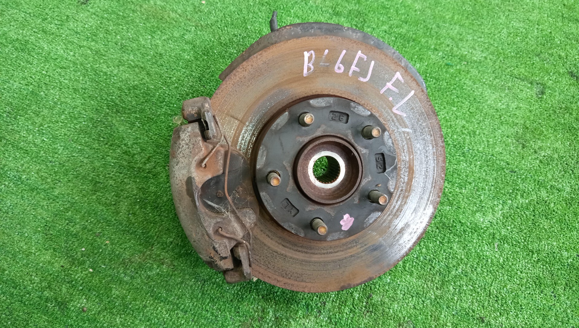 Ступица левая передняя  MAZDA AXELA, MAZDA 3, 3 BL6FJ, BLEFW, BL5FP, BLEAP, BLEFP, BLFFP, BL3FW, BL5FW, BLEAW, BLFFW, BL Z6 1 ракурс