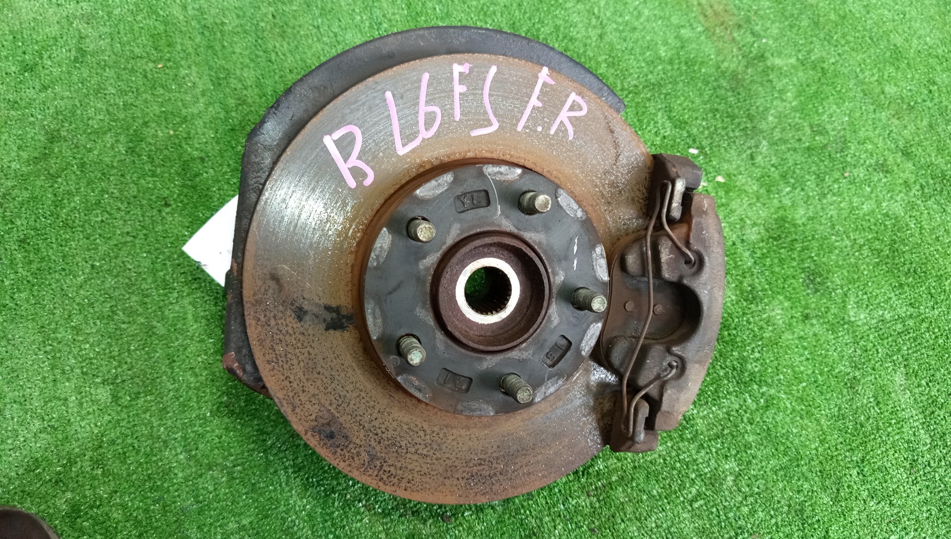 Ступица правая передняя  MAZDA AXELA, MAZDA 3, 3 BL6FJ, BLEFW, BL5FP, BLEAP, BLEFP, BLFFP, BL3FW, BL5FW, BLEAW, BLFFW, BL Z6 1 ракурс