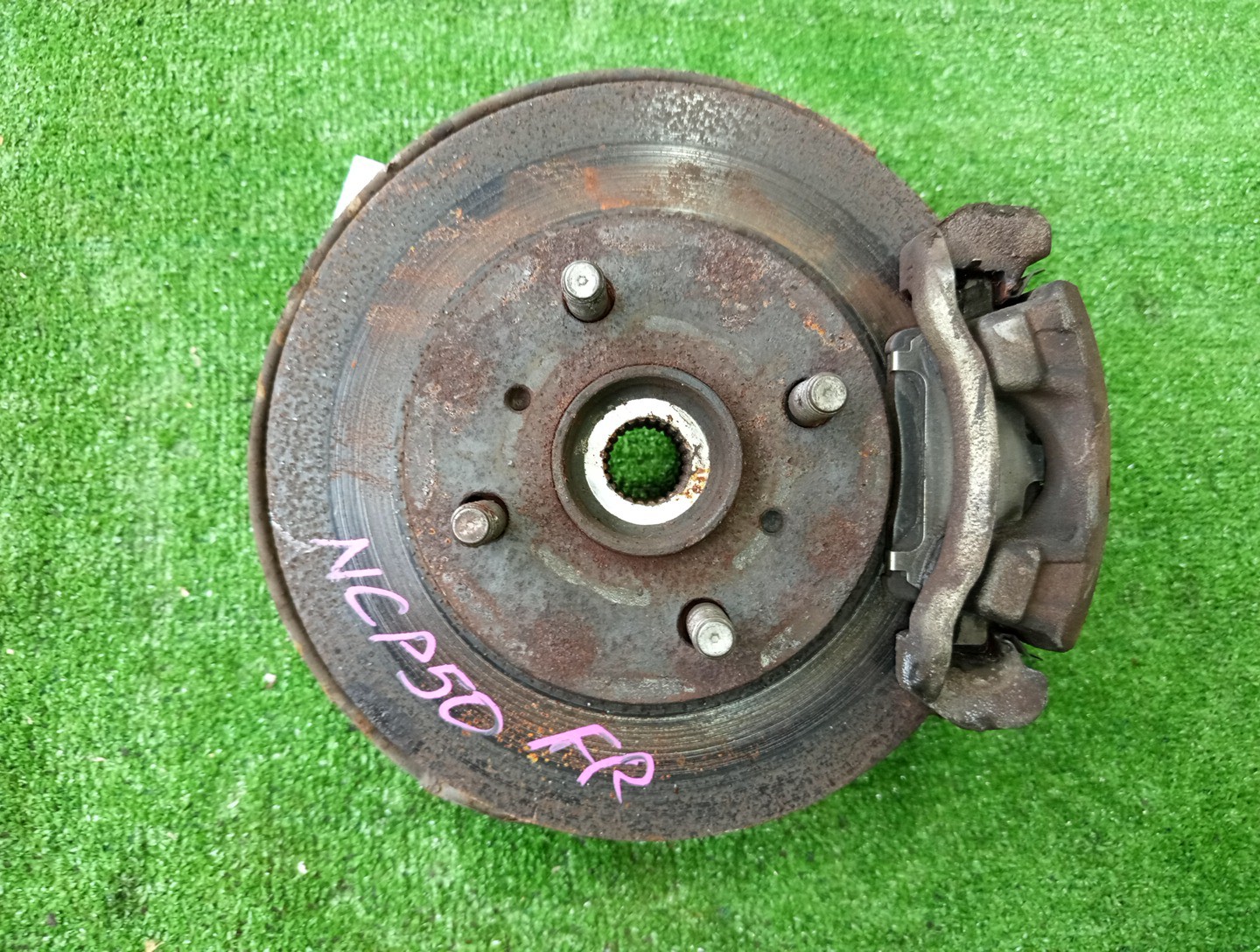 Ступица правая передняя TOYOTA PROBOX, SUCCEED NCP51V, NCP50V, NLP51, NCP58G 1NZ-FNE, 1NZ-FE, 2NZ-FE, 1ND-TV 1 ракурс Ступица правая передняя TOYOTA PROBOX, SUCCEED NCP51V, NCP50V, NLP51, NCP58G 1NZ-FNE, 1NZ-FE, 2NZ-FE, 1ND-TV 1 ракурс