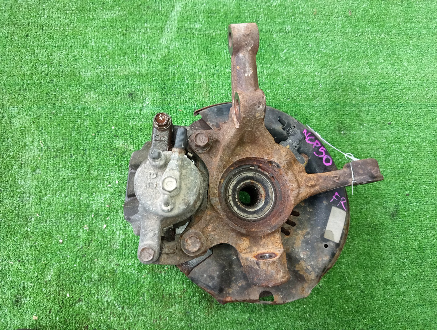 Ступица правая передняя TOYOTA PROBOX, SUCCEED NCP51V, NCP50V, NLP51, NCP58G 1NZ-FNE, 1NZ-FE, 2NZ-FE, 1ND-TV 2 ракурс Ступица правая передняя TOYOTA PROBOX, SUCCEED NCP51V, NCP50V, NLP51, NCP58G 1NZ-FNE, 1NZ-FE, 2NZ-FE, 1ND-TV 2 ракурс