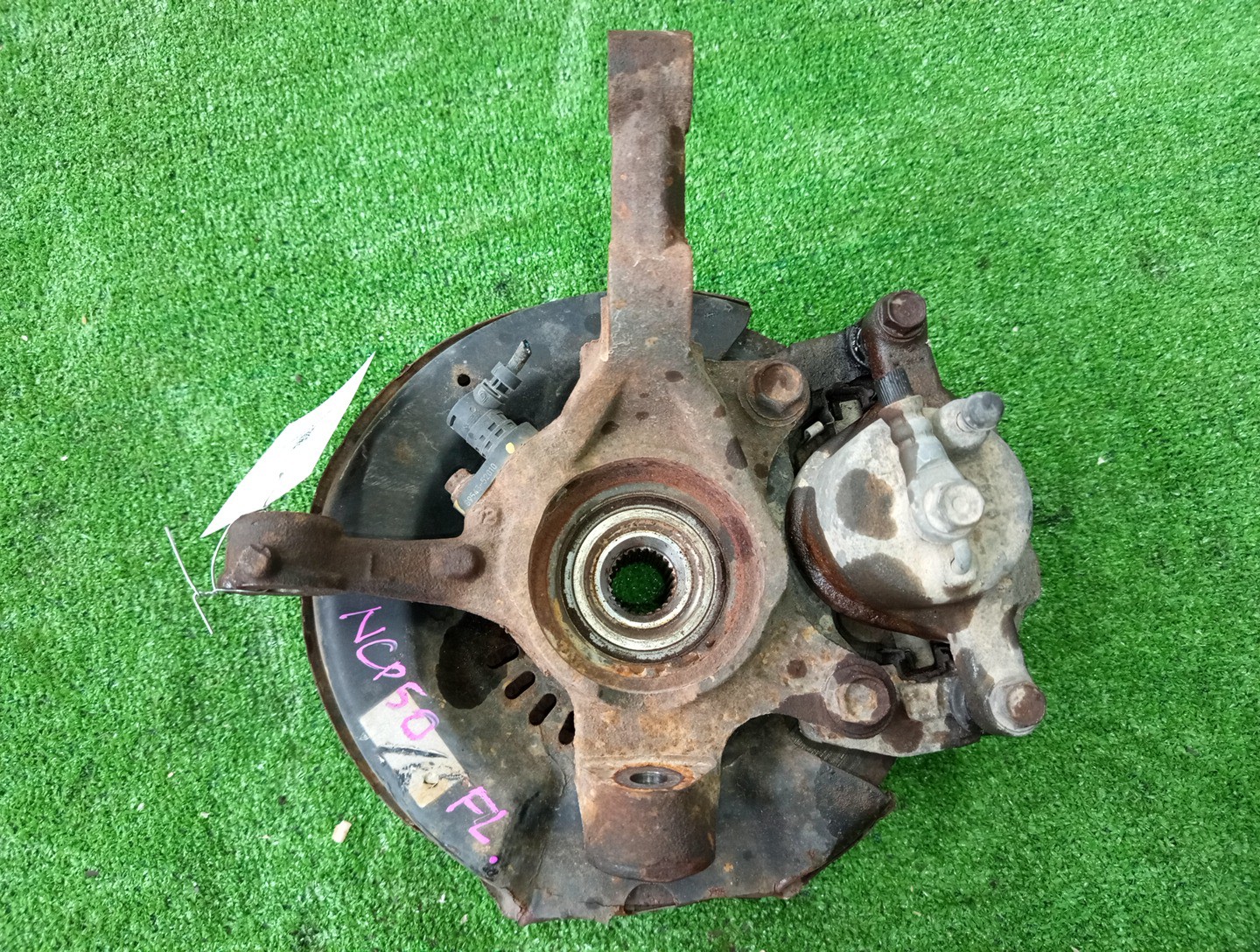 Ступица левая передняя TOYOTA PROBOX, SUCCEED NCP51V, NCP50V, NLP51, NCP58G 1NZ-FNE, 1NZ-FE, 2NZ-FE, 1ND-TV 2 ракурс Ступица левая передняя TOYOTA PROBOX, SUCCEED NCP51V, NCP50V, NLP51, NCP58G 1NZ-FNE, 1NZ-FE, 2NZ-FE, 1ND-TV 2 ракурс