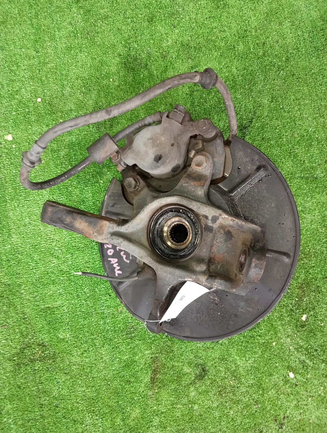 Ступица правая передняя SUZUKI ESCUDO, GRAND ESCUDO TD62W, TD32W, TA02W, TJ52W, TX92W, TD02W, TA52W, TL52W, TD52W H25A, RF-T, G16A, J20A, H27A 2 ракурс