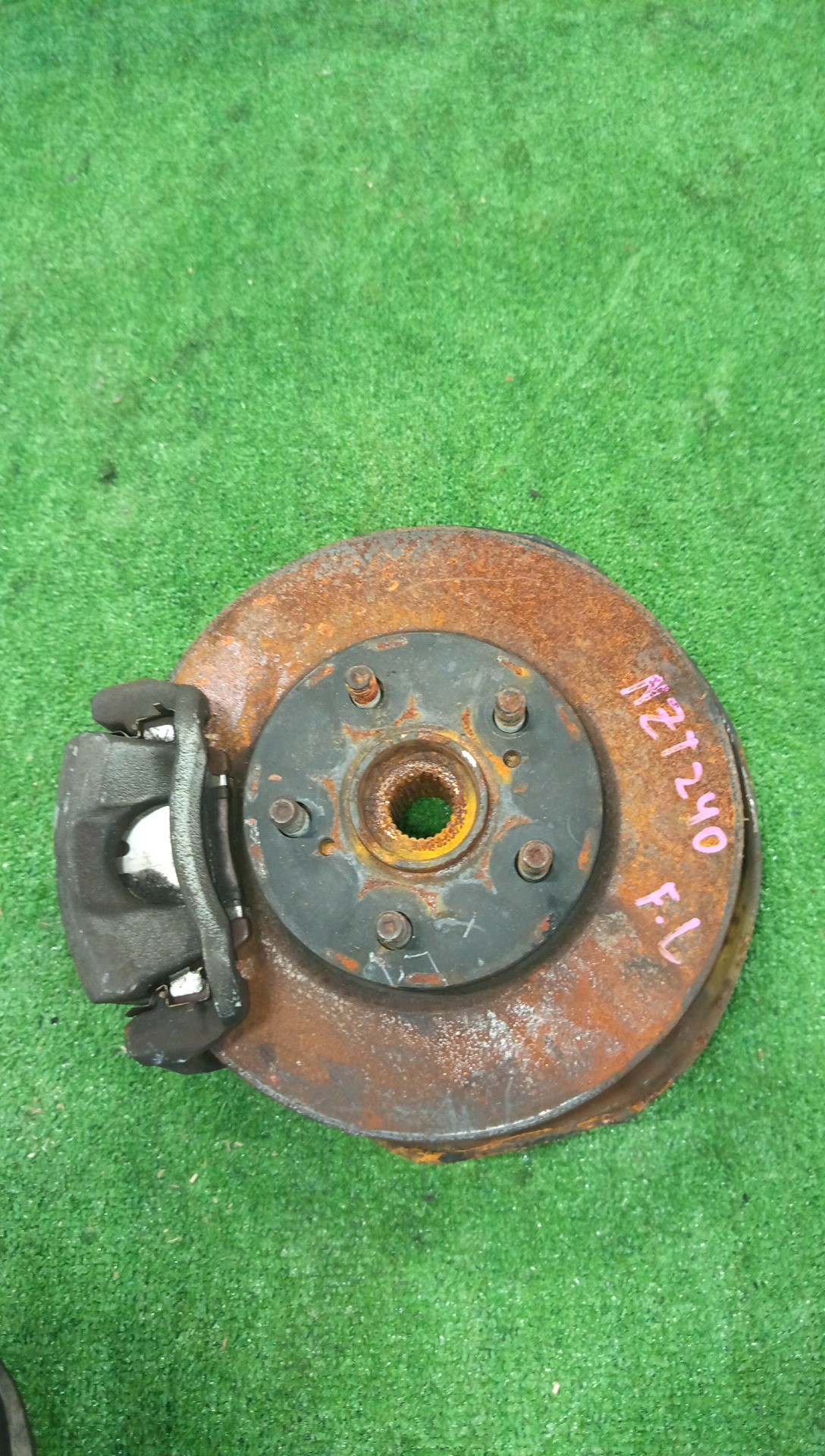 Ступица левая передняя TOYOTA PREMIO, ALLION ZZT240, NZT240 1ZZ-FE, 1NZ-FE 1 ракурс