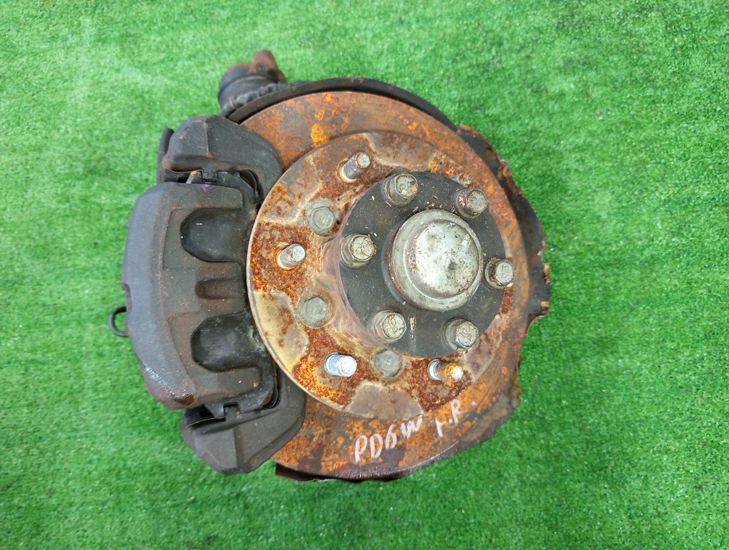 Ступица правая передняя MITSUBISHI DELICA PE6W, PD6W, PD4W, PD8W, PE8W, PF6W, PF8W 6G72, 4G64, 4M40T 1 ракурс Ступица правая передняя MITSUBISHI DELICA PE6W, PD6W, PD4W, PD8W, PE8W, PF6W, PF8W 6G72, 4G64, 4M40T 1 ракурс