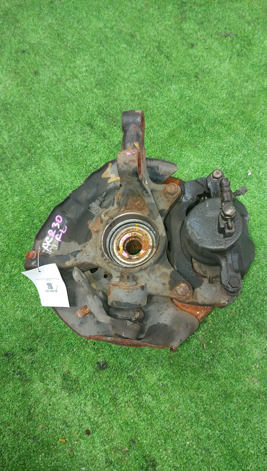 Ступица левая передняя TOYOTA ESTIMA ACR30W 2AZ-FE 3 ракурс