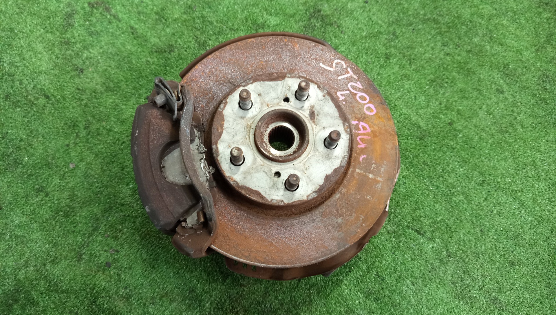 Ступица левая передняя TOYOTA CELICA, CORONA EXIV, CURREN, CARINA ED ST202, ST203, ST200, ST201, ST208, ST206, ST207 3S-FE, 4S-FE 1 ракурс