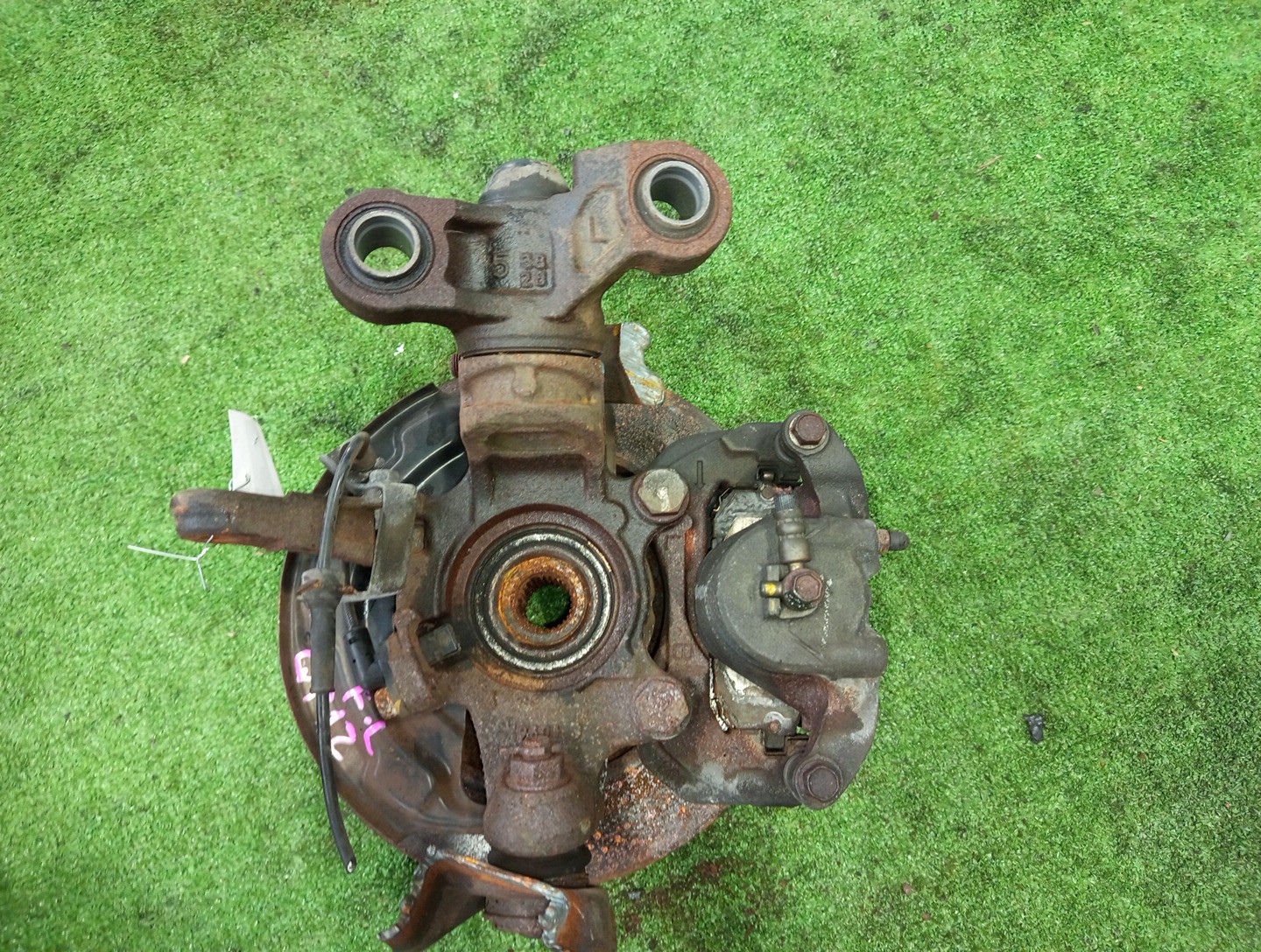 Ступица левая передняя NISSAN PRIMERA P12, QP12, TP12, HP12, RP12, WTP12, WHP12, WRP12 QG18DE, QR20DE, SR20VE, QR25DD 2 ракурс