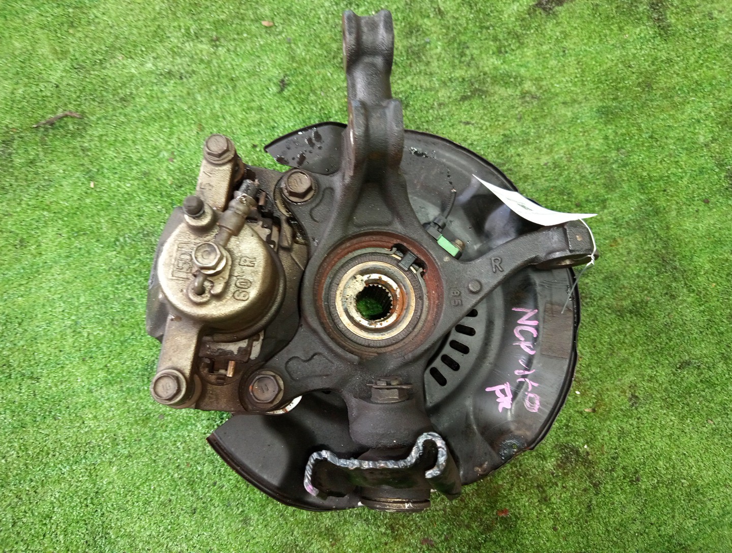 Ступица правая передняя TOYOTA PROBOX NCP160V 1NZ-FE 2 ракурс