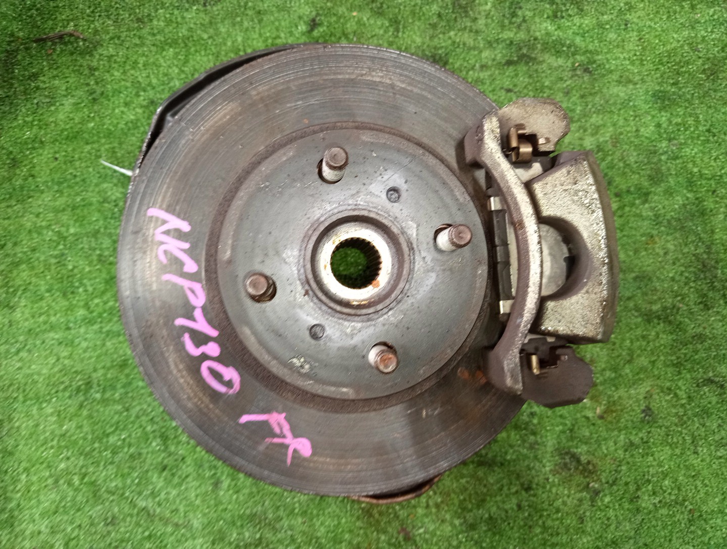 Ступица правая передняя TOYOTA VITZ , KSP130, NSP130, NHP130, NCP131 1NR-FE, 1KR-FE, 1NZ-FXE, 1NZ-FE 1 ракурс Ступица правая передняя TOYOTA VITZ , KSP130, NSP130, NHP130, NCP131 1NR-FE, 1KR-FE, 1NZ-FXE, 1NZ-FE 1 ракурс