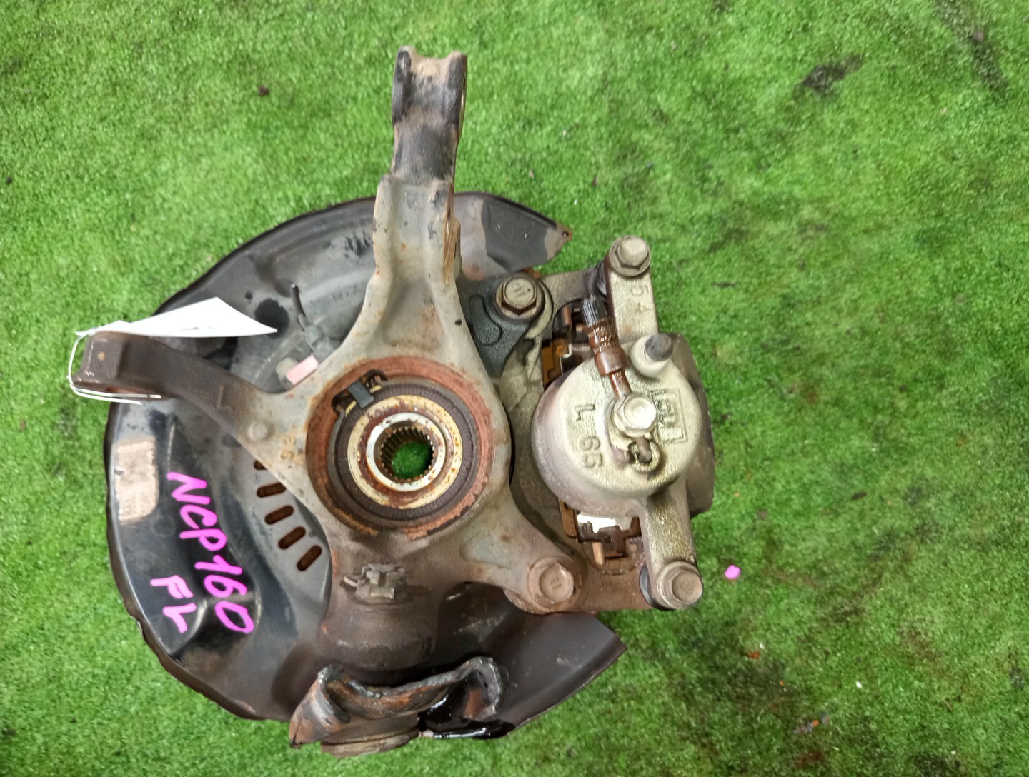 Ступица левая передняя TOYOTA PROBOX NCP160V 1NZ-FE 2 ракурс