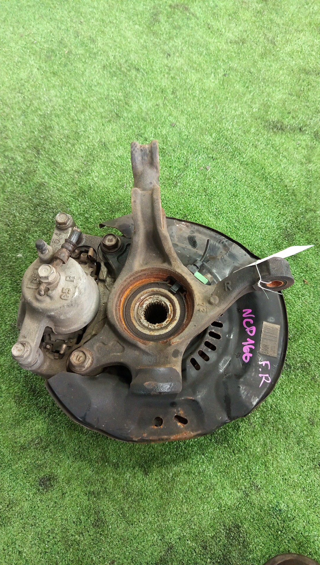 Ступица правая передняя TOYOTA PROBOX NCP160V 1NZ-FE 3 ракурс