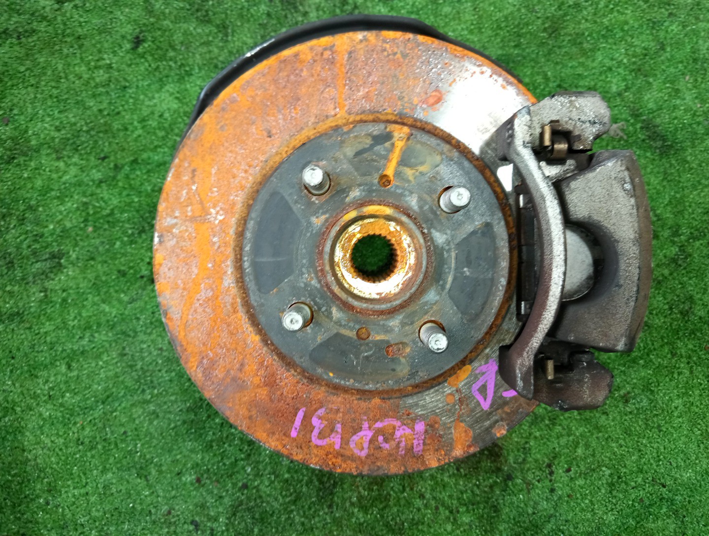 Ступица правая передняя TOYOTA VITZ , KSP130, NSP130, NHP130, NCP131 1NR-FE, 1KR-FE, 1NZ-FXE, 1NZ-FE 1 ракурс Ступица правая передняя TOYOTA VITZ , KSP130, NSP130, NHP130, NCP131 1NR-FE, 1KR-FE, 1NZ-FXE, 1NZ-FE 1 ракурс