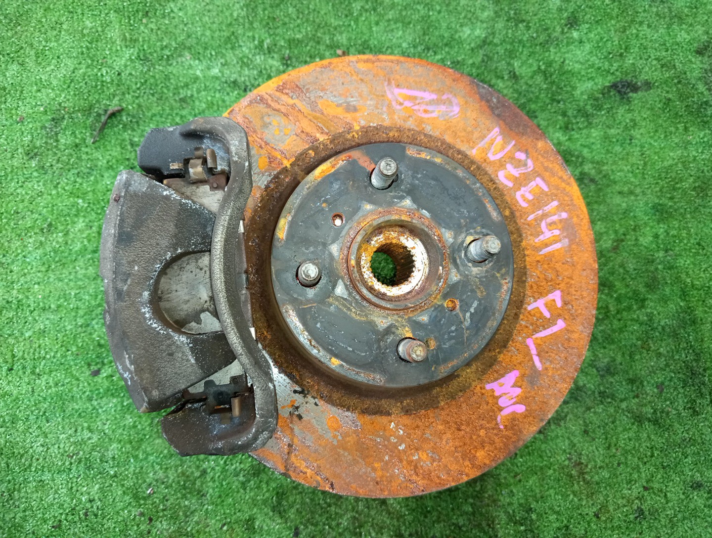 Ступица левая передняя TOYOTA AXIO, COROLLA FIELDER, COROLLA  AXIO, FIELDER NZE141, ZRE142, ZRE142G, NZE141G 1NZ-FE, 2ZR-FAE, 2ZR-FE 1 ракурс