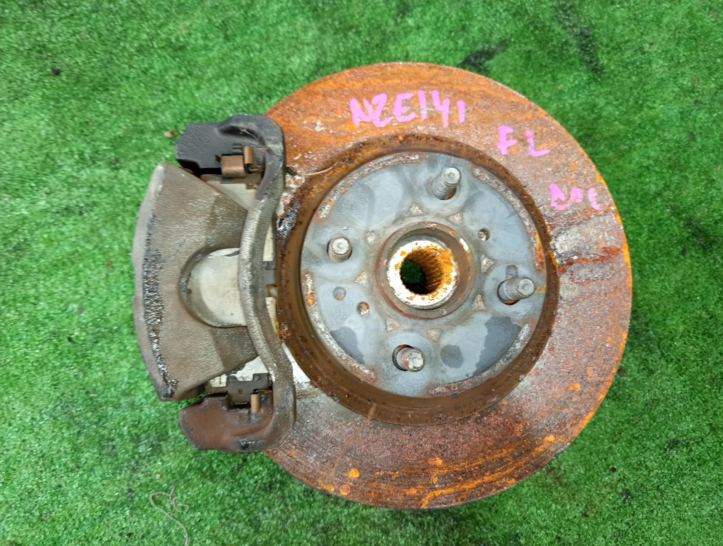 Ступица левая передняя TOYOTA AXIO, COROLLA FIELDER, COROLLA  AXIO, FIELDER NZE141, ZRE142, ZRE142G, NZE141G 1NZ-FE, 2ZR-FAE, 2ZR-FE 1 ракурс